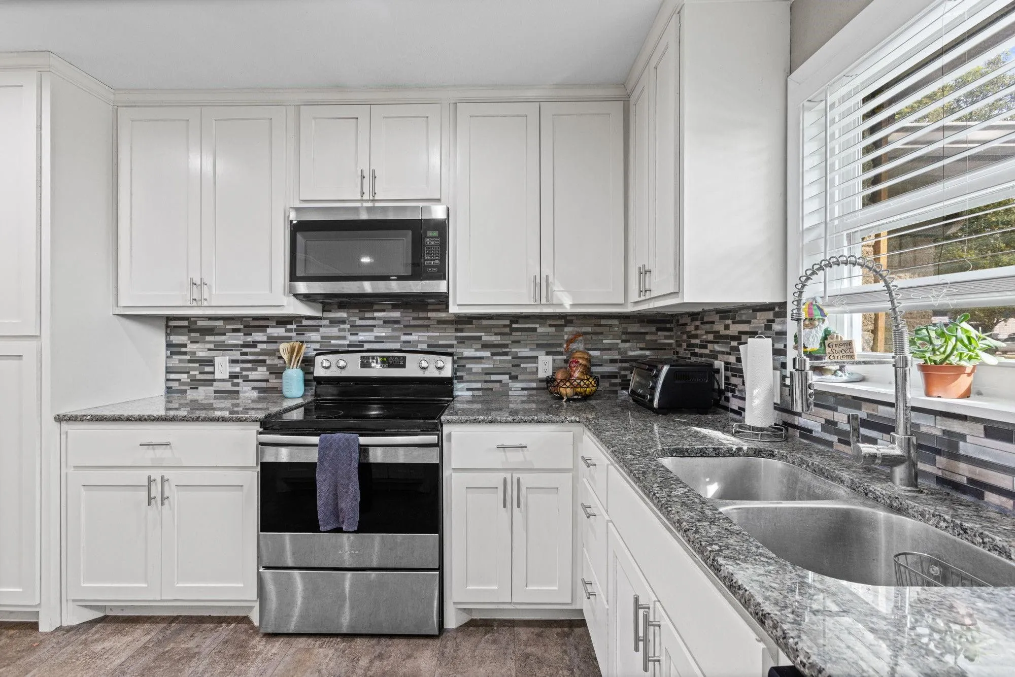 Single Family Residence For Rent in Mc Lennan County , 942 Longfellow Street, Waco, Texas 76710, 3 Bedroom, 2 Bathroom, 1 Garage spaces, 1,458 Sqft, built in 1955, mls#21370424, Real Estate Agent in Waco, Homes For Rent in Mc Lennan county, Homes For Rent in Waco, Realtor in Waco Texas, Real Estate Brokerage Independent Realty Texas, Luminita Cordes Realtor