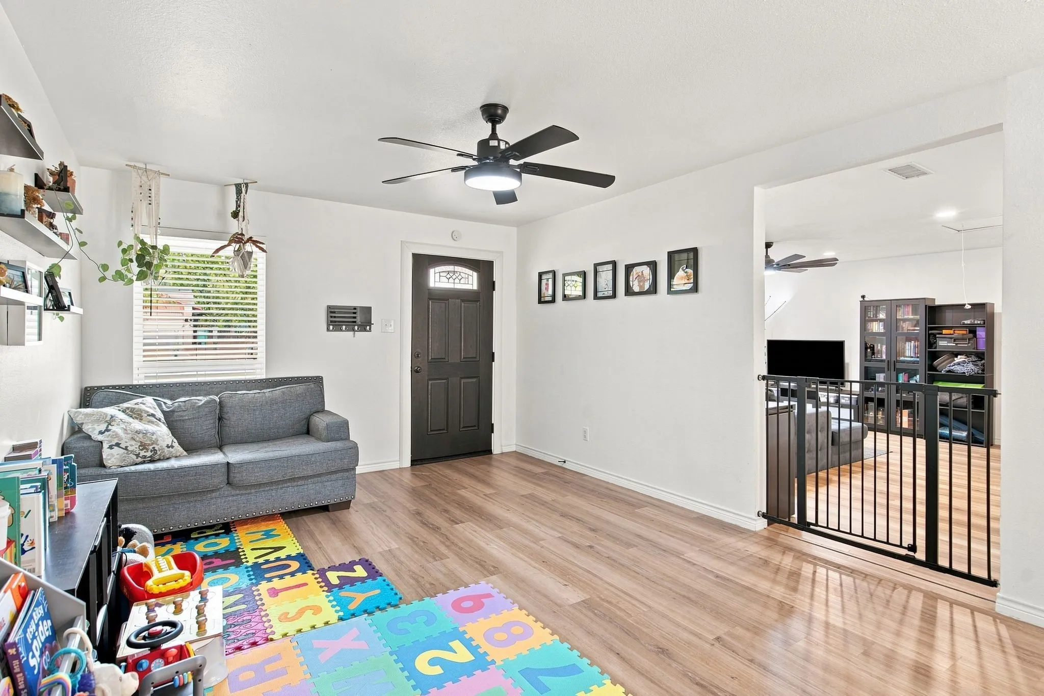 Single Family Residence For Sale in Denton County , 310 Bellaire Drive, Denton, Texas 76209, 3 Bedroom, 2 Bathroom, Garage spaces, 1,484 Sqft, built in 1969, mls#21370002, Real Estate Agent in Denton, Homes For Sale in Denton county, Homes For Sale in Denton, Realtor in Denton Texas, Real Estate Brokerage Independent Realty Texas, Luminita Cordes Realtor