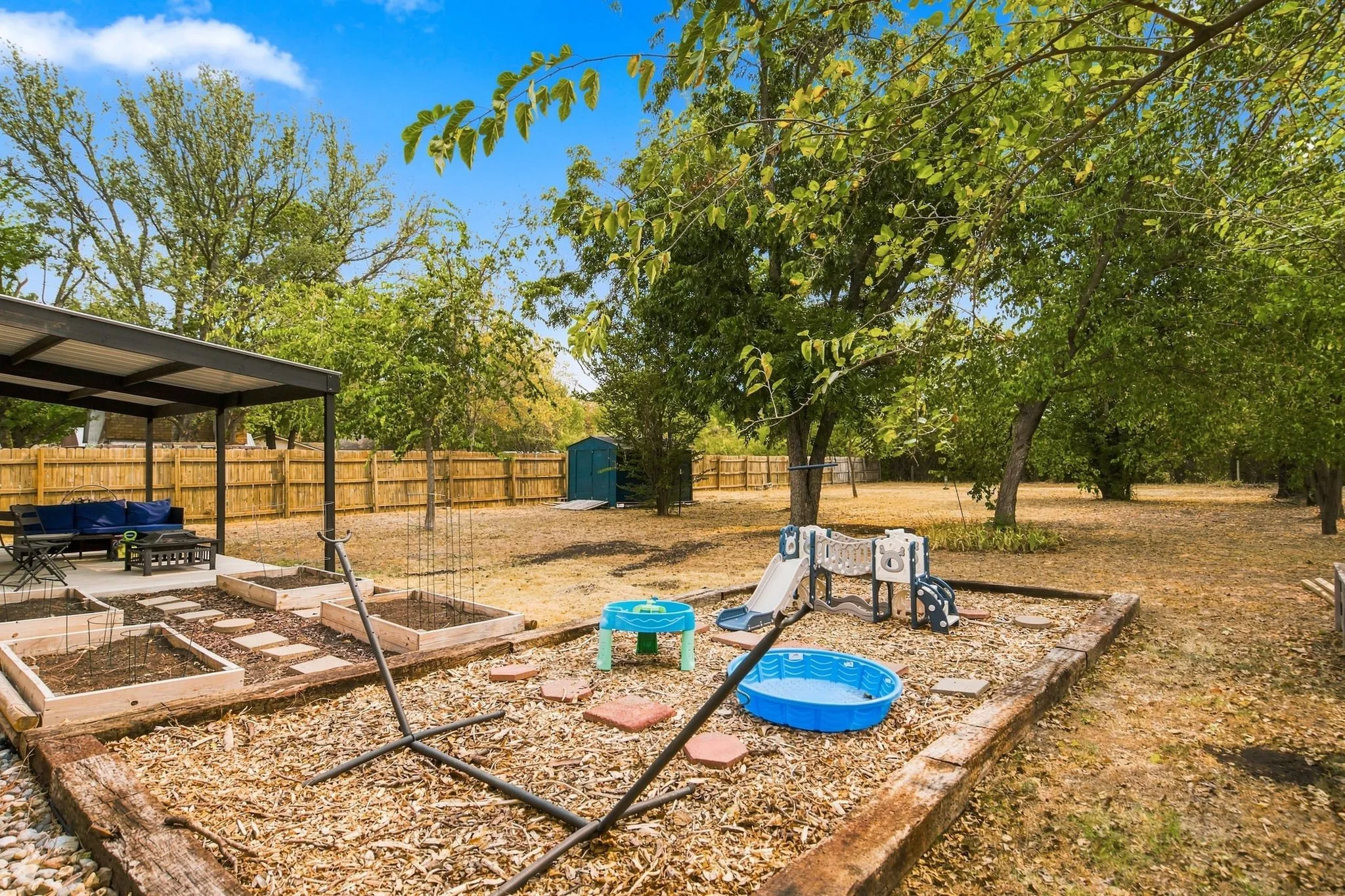 Single Family Residence For Sale in Denton County , 310 Bellaire Drive, Denton, Texas 76209, 3 Bedroom, 2 Bathroom, Garage spaces, 1,484 Sqft, built in 1969, mls#21370002, Real Estate Agent in Denton, Homes For Sale in Denton county, Homes For Sale in Denton, Realtor in Denton Texas, Real Estate Brokerage Independent Realty Texas, Luminita Cordes Realtor