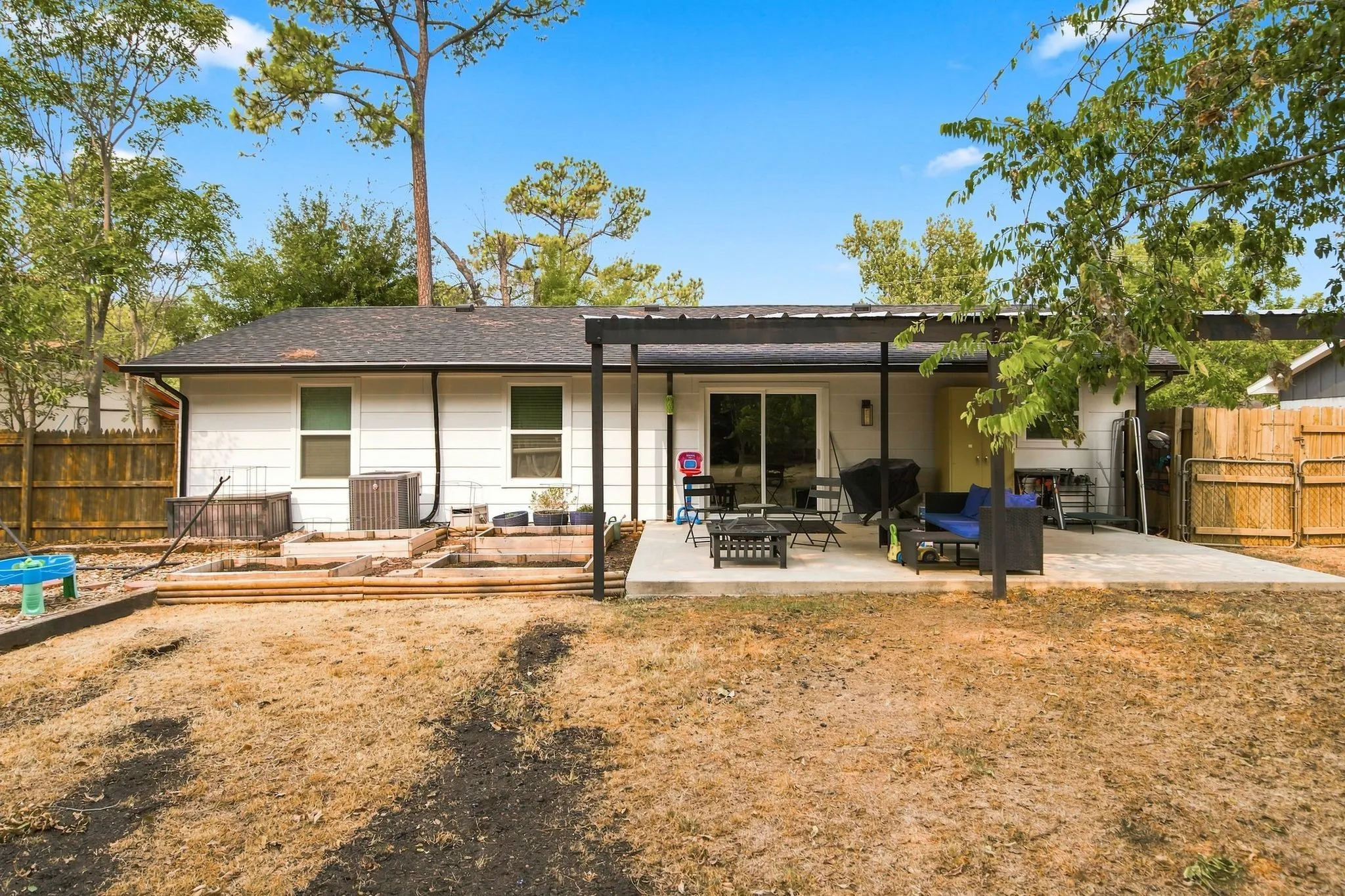 Single Family Residence For Sale in Denton County , 310 Bellaire Drive, Denton, Texas 76209, 3 Bedroom, 2 Bathroom, Garage spaces, 1,484 Sqft, built in 1969, mls#21370002, Real Estate Agent in Denton, Homes For Sale in Denton county, Homes For Sale in Denton, Realtor in Denton Texas, Real Estate Brokerage Independent Realty Texas, Luminita Cordes Realtor