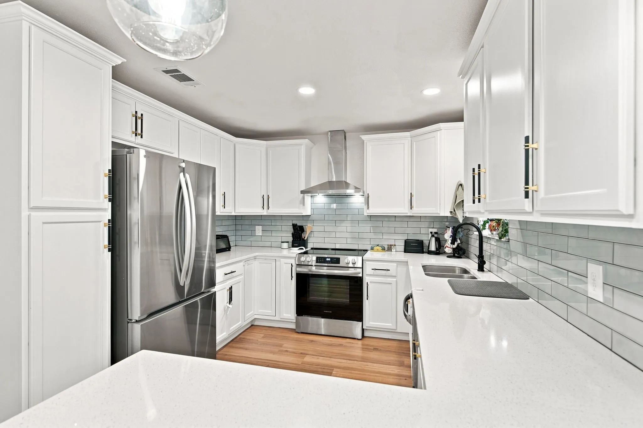 Single Family Residence For Sale in Denton County , 310 Bellaire Drive, Denton, Texas 76209, 3 Bedroom, 2 Bathroom, Garage spaces, 1,484 Sqft, built in 1969, mls#21370002, Real Estate Agent in Denton, Homes For Sale in Denton county, Homes For Sale in Denton, Realtor in Denton Texas, Real Estate Brokerage Independent Realty Texas, Luminita Cordes Realtor