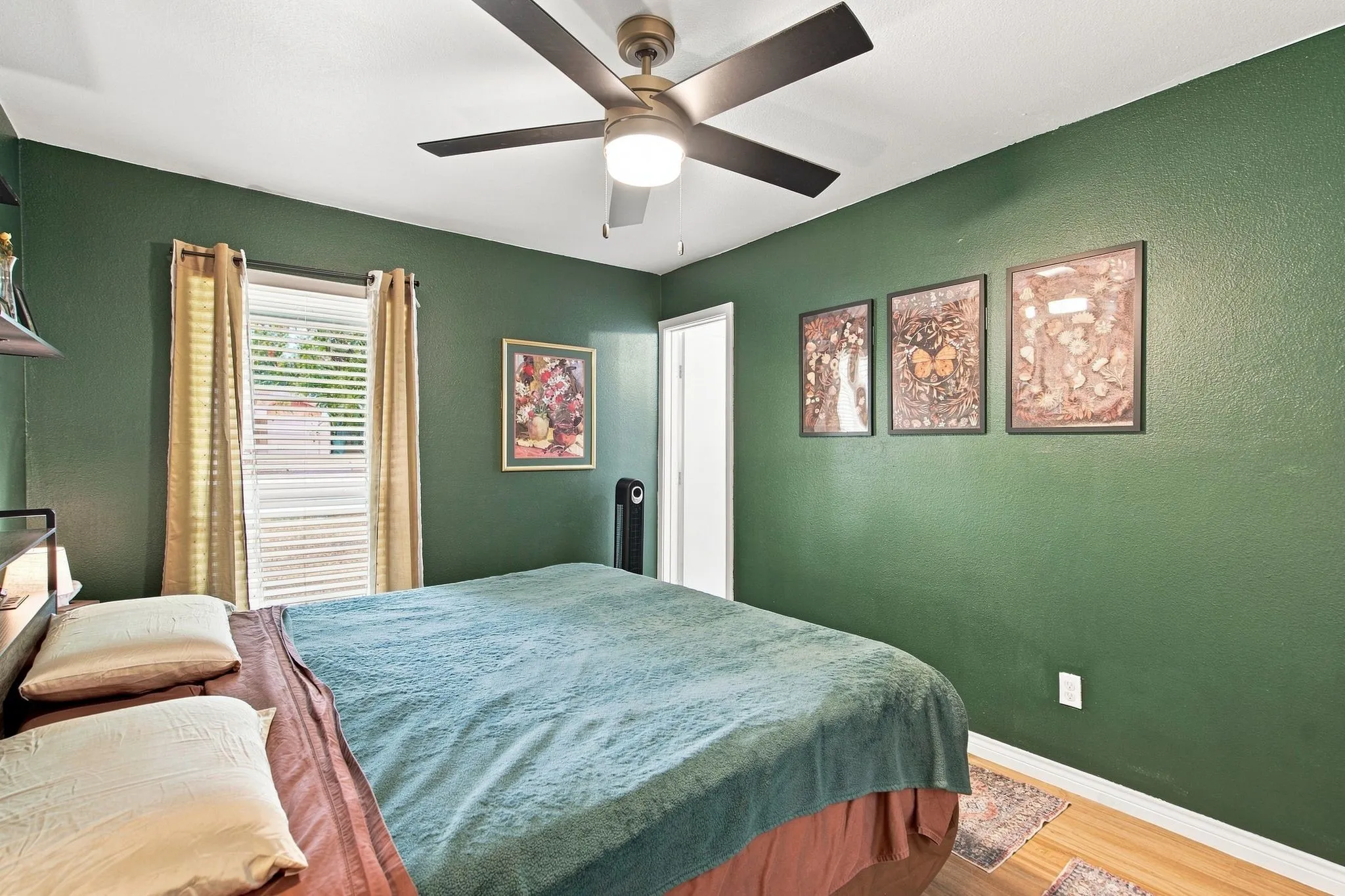 Single Family Residence For Sale in Denton County , 310 Bellaire Drive, Denton, Texas 76209, 3 Bedroom, 2 Bathroom, Garage spaces, 1,484 Sqft, built in 1969, mls#21370002, Real Estate Agent in Denton, Homes For Sale in Denton county, Homes For Sale in Denton, Realtor in Denton Texas, Real Estate Brokerage Independent Realty Texas, Luminita Cordes Realtor