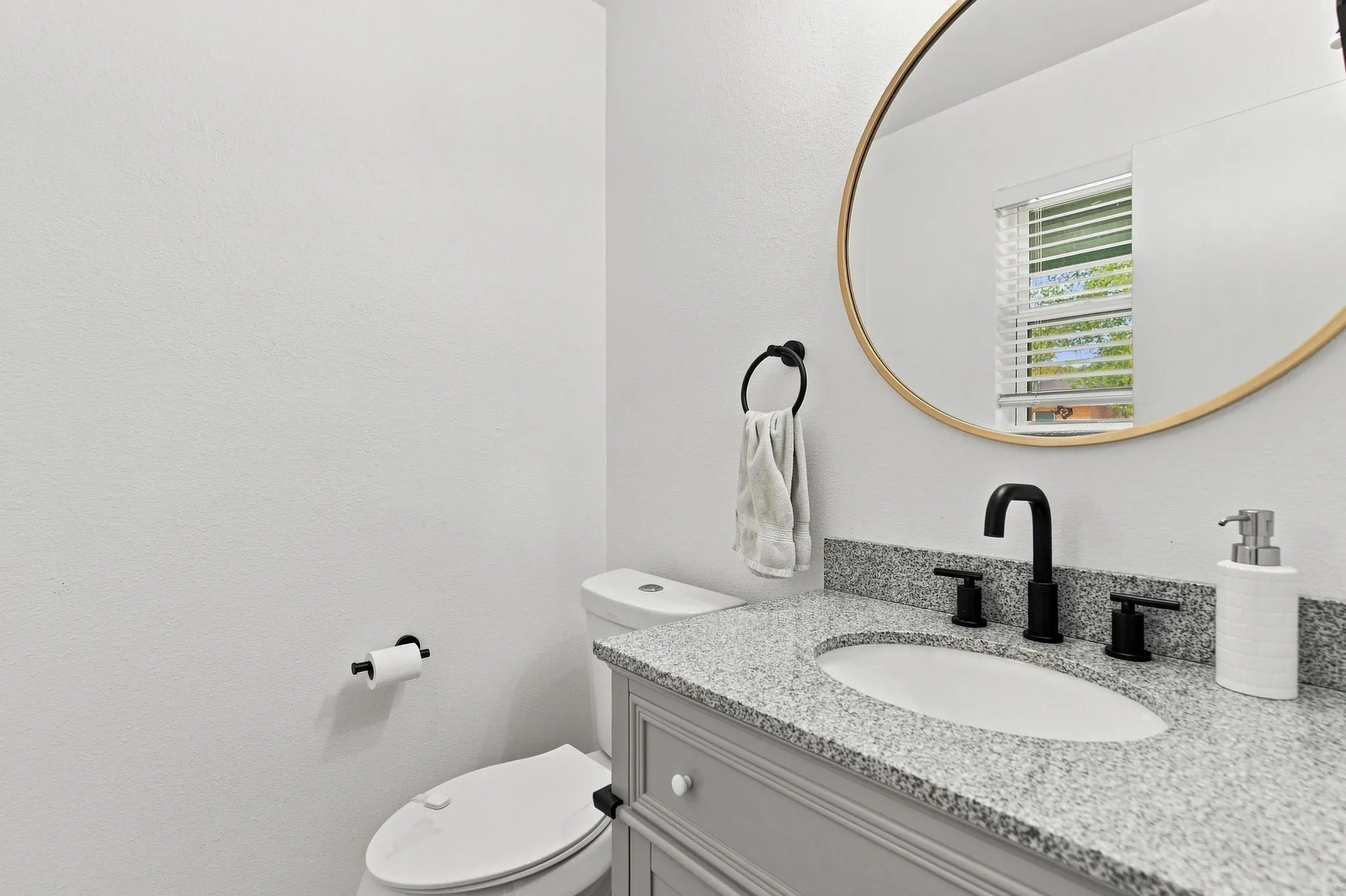 Single Family Residence For Sale in Denton County , 310 Bellaire Drive, Denton, Texas 76209, 3 Bedroom, 2 Bathroom, Garage spaces, 1,484 Sqft, built in 1969, mls#21370002, Real Estate Agent in Denton, Homes For Sale in Denton county, Homes For Sale in Denton, Realtor in Denton Texas, Real Estate Brokerage Independent Realty Texas, Luminita Cordes Realtor