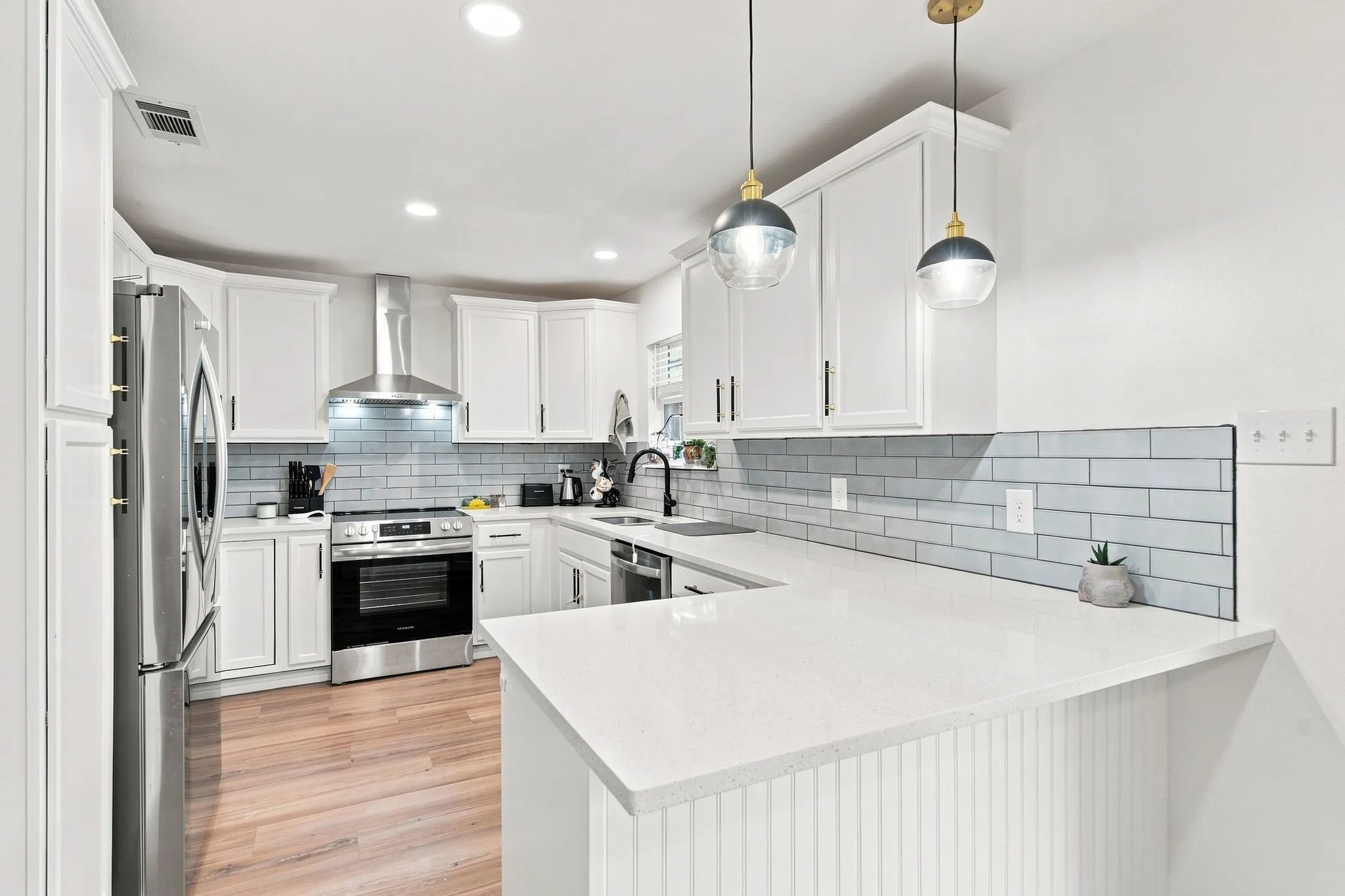 Single Family Residence For Sale in Denton County , 310 Bellaire Drive, Denton, Texas 76209, 3 Bedroom, 2 Bathroom, Garage spaces, 1,484 Sqft, built in 1969, mls#21370002, Real Estate Agent in Denton, Homes For Sale in Denton county, Homes For Sale in Denton, Realtor in Denton Texas, Real Estate Brokerage Independent Realty Texas, Luminita Cordes Realtor