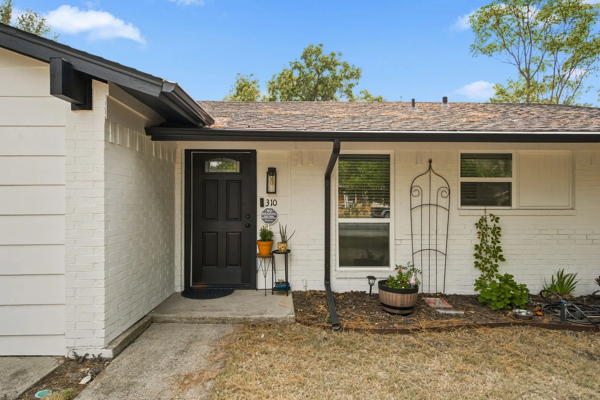 Single Family Residence For Sale in Denton County , 310 Bellaire Drive, Denton, Texas 76209, 3 Bedroom, 2 Bathroom, Garage spaces, 1,484 Sqft, built in 1969, mls#21370002, Real Estate Agent in Denton, Homes For Sale in Denton county, Homes For Sale in Denton, Realtor in Denton Texas, Real Estate Brokerage Independent Realty Texas, Luminita Cordes Realtor