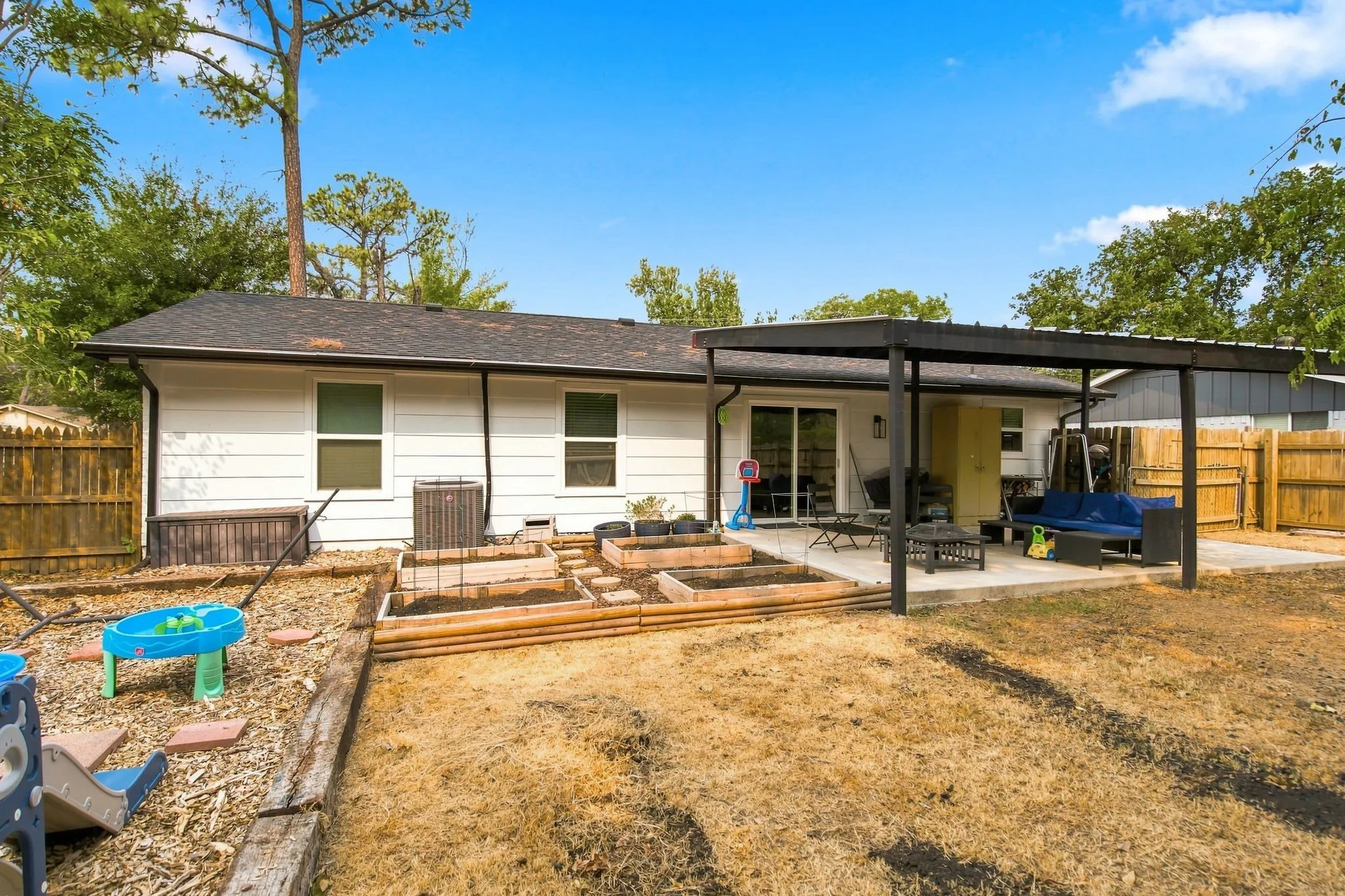 Single Family Residence For Sale in Denton County , 310 Bellaire Drive, Denton, Texas 76209, 3 Bedroom, 2 Bathroom, Garage spaces, 1,484 Sqft, built in 1969, mls#21370002, Real Estate Agent in Denton, Homes For Sale in Denton county, Homes For Sale in Denton, Realtor in Denton Texas, Real Estate Brokerage Independent Realty Texas, Luminita Cordes Realtor