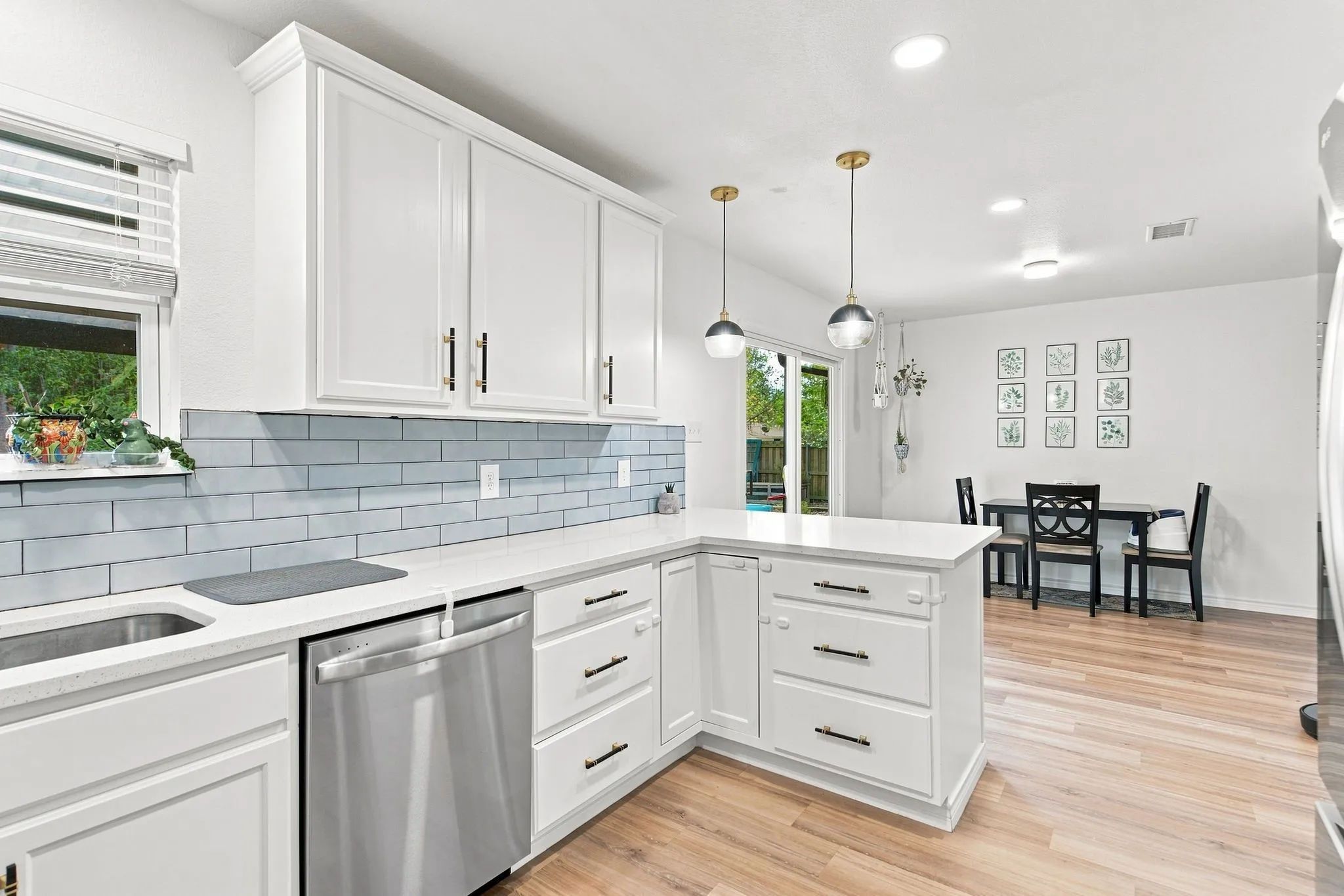 Single Family Residence For Sale in Denton County , 310 Bellaire Drive, Denton, Texas 76209, 3 Bedroom, 2 Bathroom, Garage spaces, 1,484 Sqft, built in 1969, mls#21370002, Real Estate Agent in Denton, Homes For Sale in Denton county, Homes For Sale in Denton, Realtor in Denton Texas, Real Estate Brokerage Independent Realty Texas, Luminita Cordes Realtor