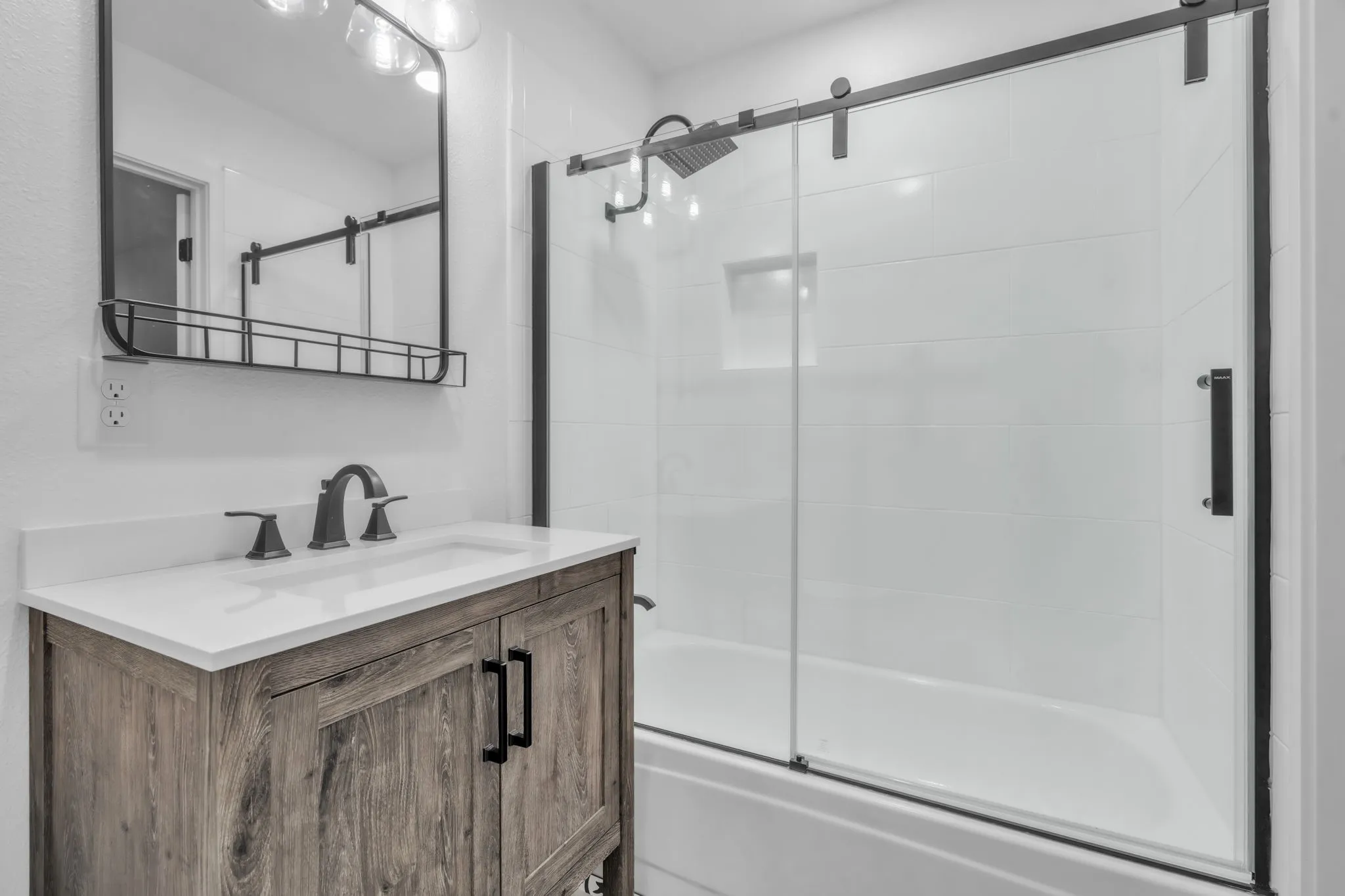 Full guest bath