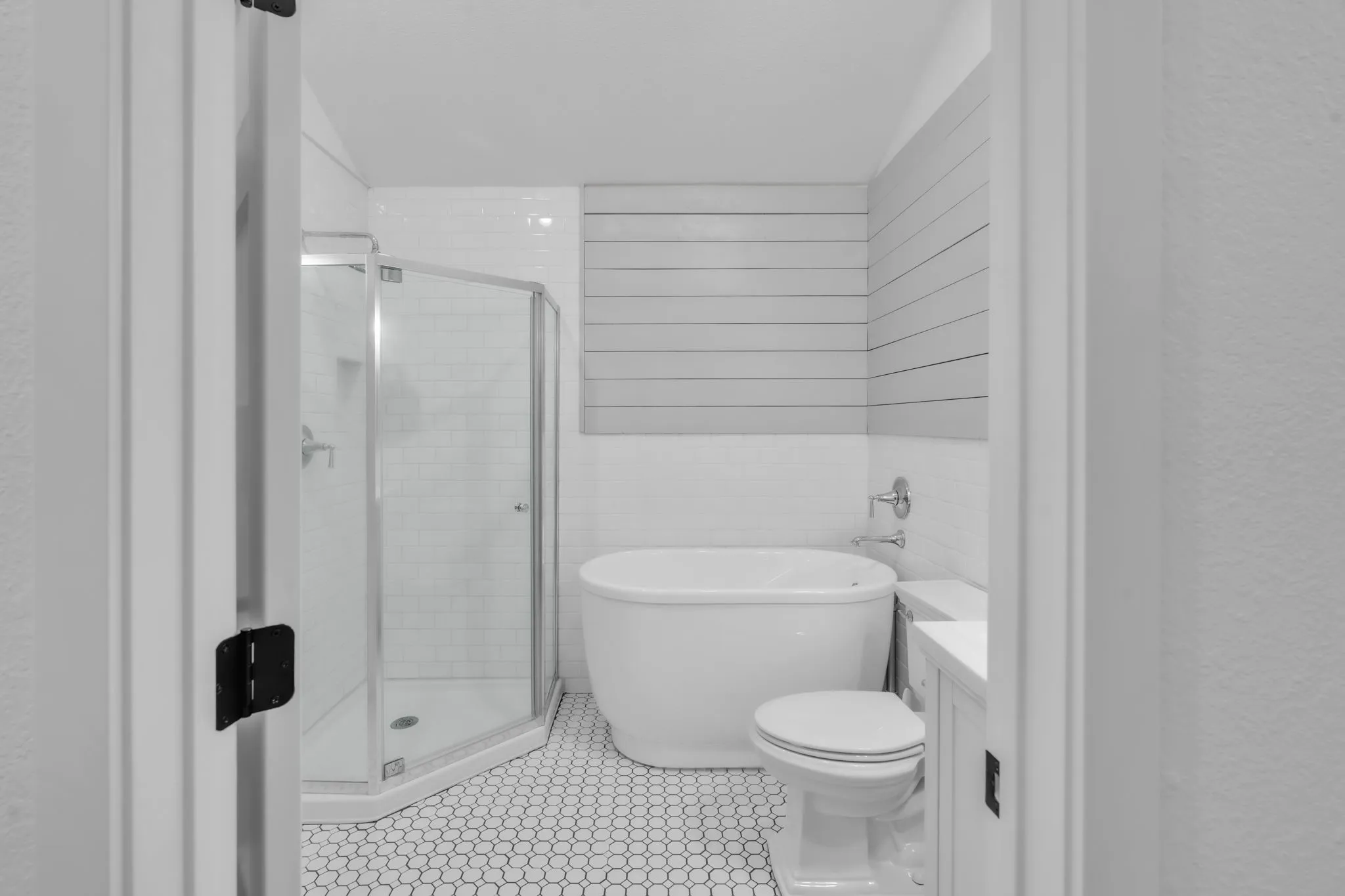 Upstairs full bath