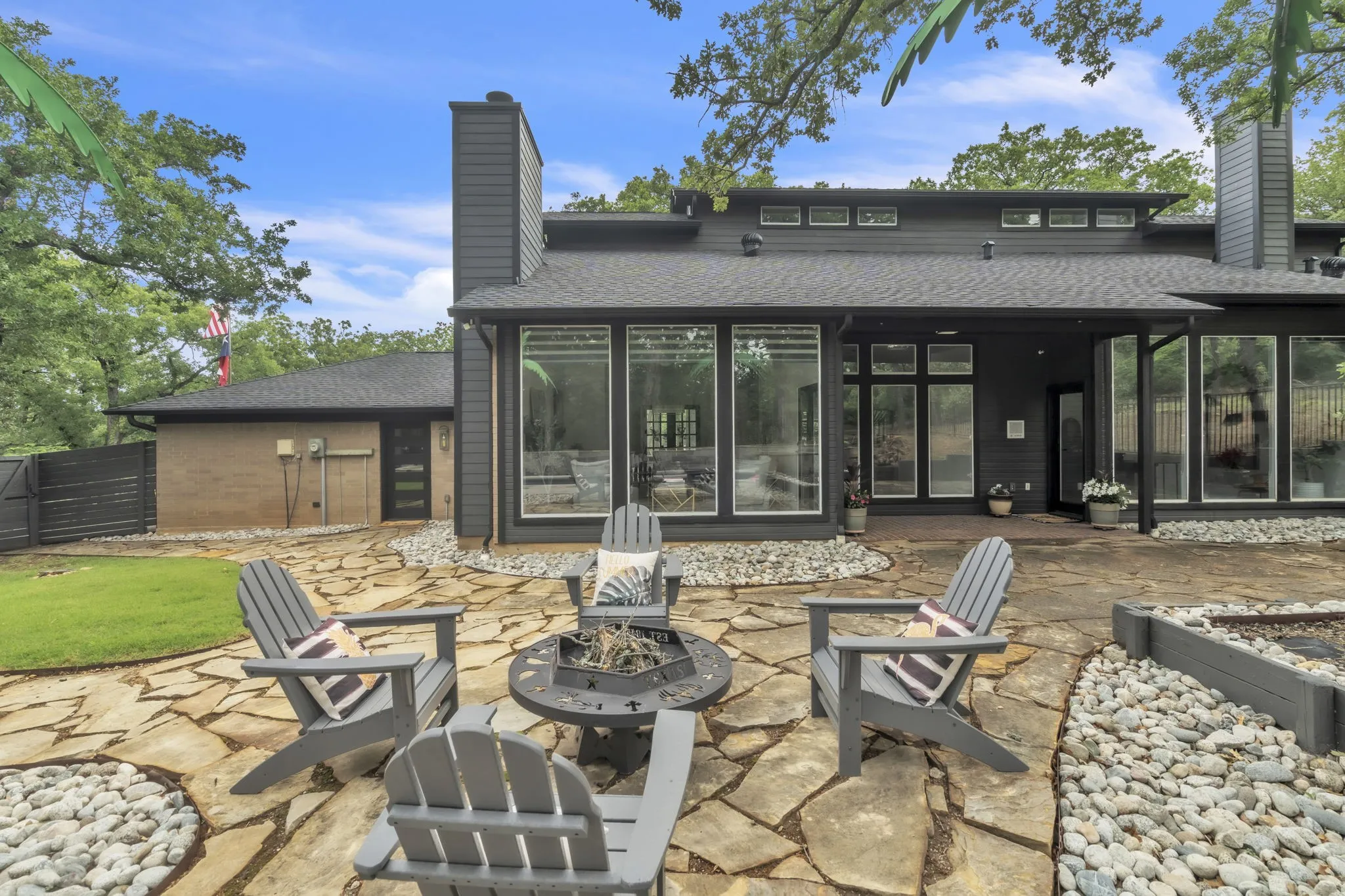 Single Family Residence For Sale in Denton County , 900 E Pioneer Circle, Argyle, Texas 76226, 4 Bedroom, 3 Bathroom, 2 Garage spaces, 2,692 Sqft, built in 1986, mls#21370388, Real Estate Agent in Argyle, Homes For Sale in Denton county, Homes For Sale in Argyle, Realtor in Argyle Texas, Real Estate Brokerage Independent Realty Texas, Luminita Cordes Realtor