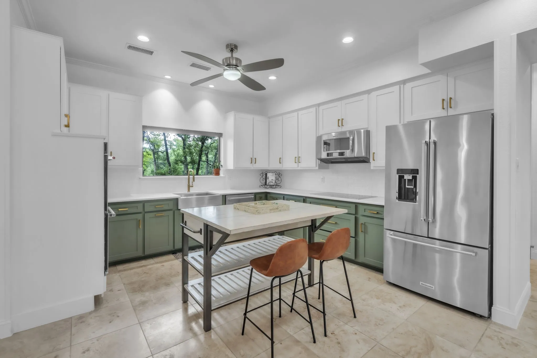 Single Family Residence For Sale in Denton County , 900 E Pioneer Circle, Argyle, Texas 76226, 4 Bedroom, 3 Bathroom, 2 Garage spaces, 2,692 Sqft, built in 1986, mls#21370388, Real Estate Agent in Argyle, Homes For Sale in Denton county, Homes For Sale in Argyle, Realtor in Argyle Texas, Real Estate Brokerage Independent Realty Texas, Luminita Cordes Realtor