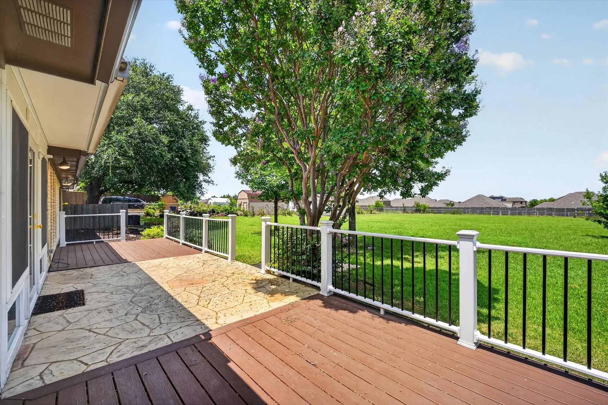 Single Family Residence For Rent in Dallas County , 3505 Larkin Lane, Rowlett, Texas 75089, 3 Bedroom, 2 Bathroom, 2 Garage spaces, 2,204 Sqft, built in 1984, mls#21347887, Real Estate Agent in Rowlett, Homes For Rent in Dallas county, Homes For Rent in Rowlett, Realtor in Rowlett Texas, Real Estate Brokerage Independent Realty Texas, Luminita Cordes Realtor