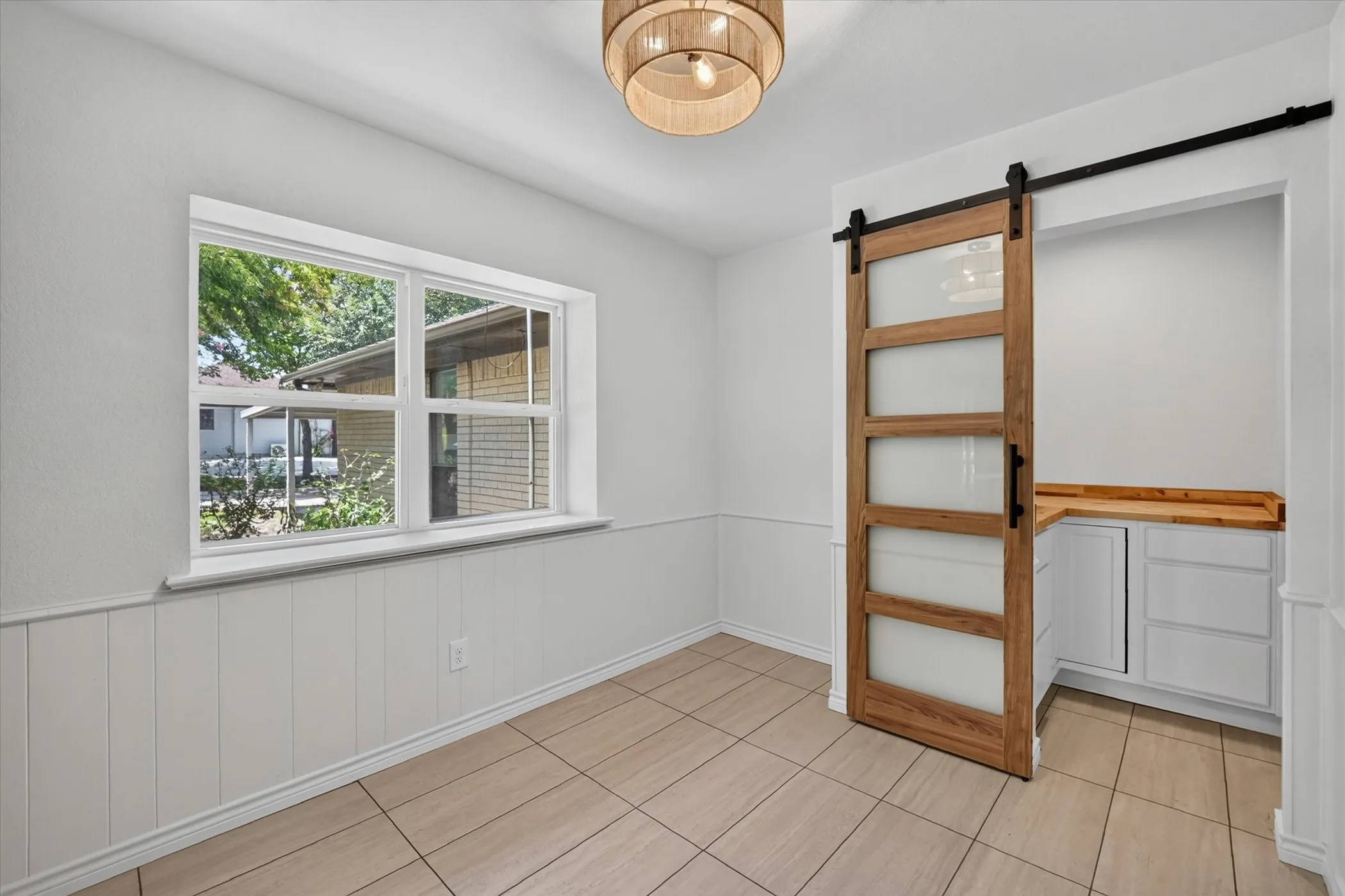 Single Family Residence For Rent in Dallas County , 3505 Larkin Lane, Rowlett, Texas 75089, 3 Bedroom, 2 Bathroom, 2 Garage spaces, 2,204 Sqft, built in 1984, mls#21347887, Real Estate Agent in Rowlett, Homes For Rent in Dallas county, Homes For Rent in Rowlett, Realtor in Rowlett Texas, Real Estate Brokerage Independent Realty Texas, Luminita Cordes Realtor