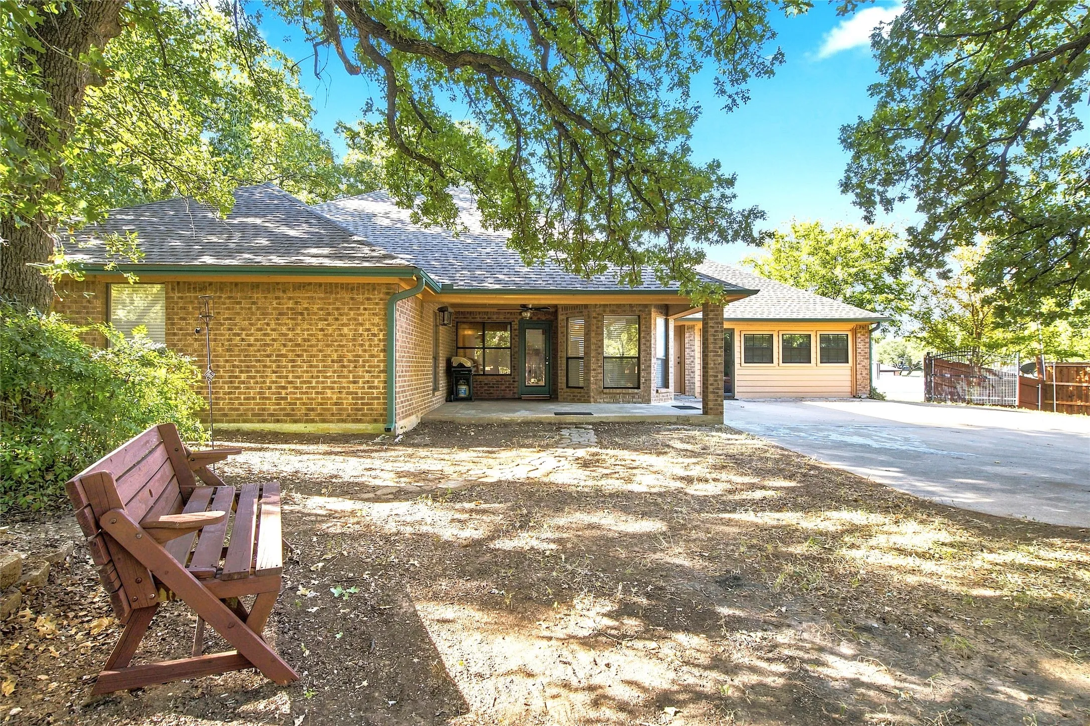 Single Family Residence For Sale in Johnson County , 244 Moore Road, Burleson, Texas 76028, 3 Bedroom, 2 Bathroom, Garage spaces, 2,334 Sqft, built in 1987, mls#21369974, Real Estate Agent in Burleson, Homes For Sale in Johnson county, Homes For Sale in Burleson, Realtor in Burleson Texas, Real Estate Brokerage Independent Realty Texas, Luminita Cordes Realtor