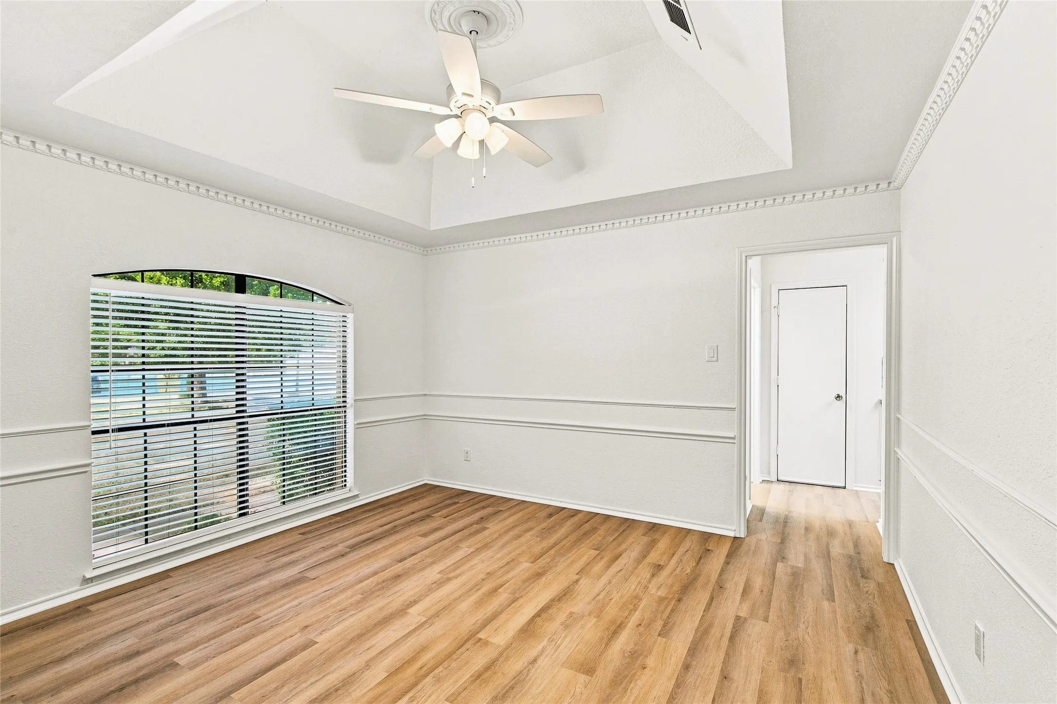 Single Family Residence For Sale in Johnson County , 244 Moore Road, Burleson, Texas 76028, 3 Bedroom, 2 Bathroom, Garage spaces, 2,334 Sqft, built in 1987, mls#21369974, Real Estate Agent in Burleson, Homes For Sale in Johnson county, Homes For Sale in Burleson, Realtor in Burleson Texas, Real Estate Brokerage Independent Realty Texas, Luminita Cordes Realtor