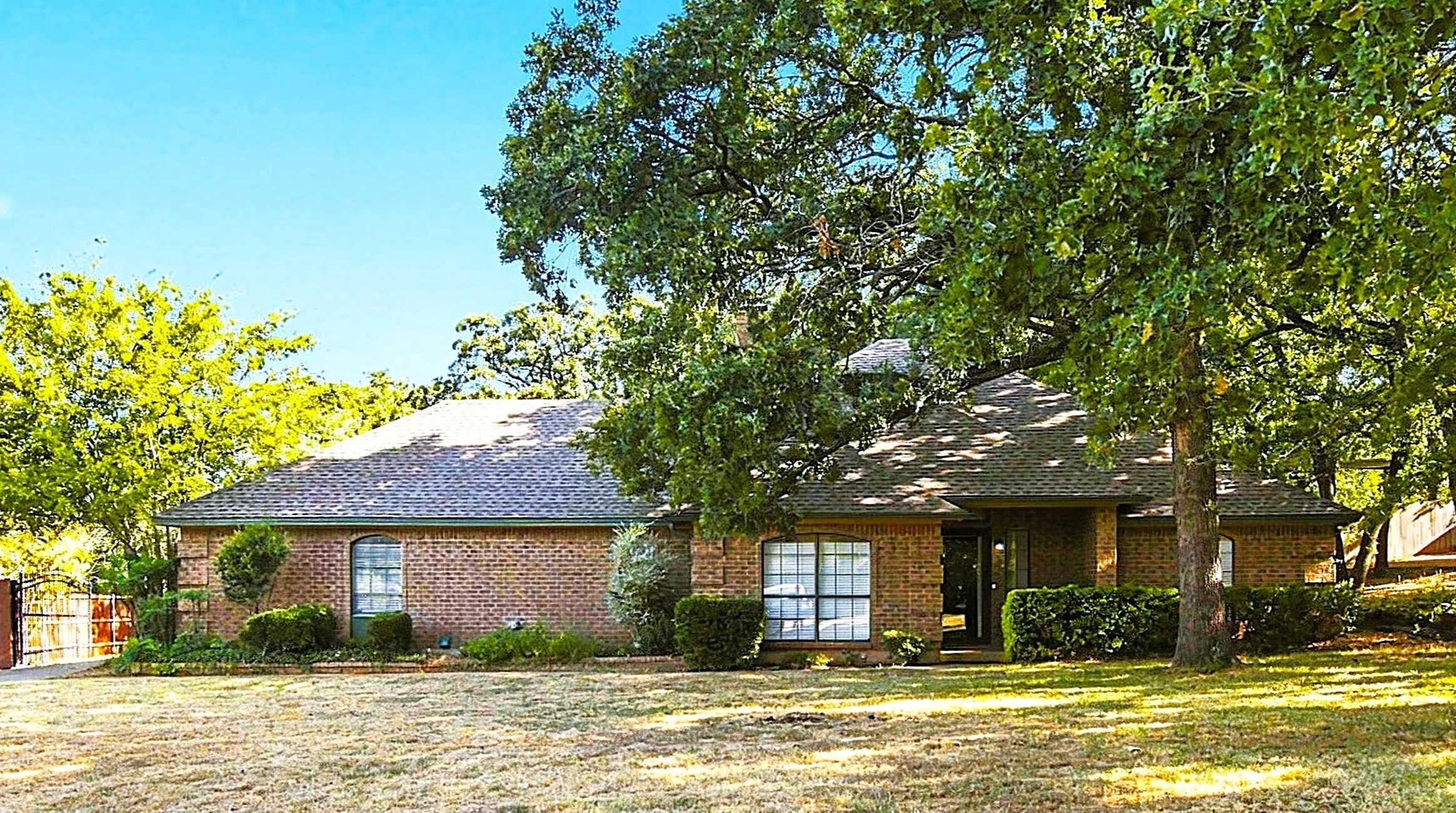 Single Family Residence For Sale in Johnson County , 244 Moore Road, Burleson, Texas 76028, 3 Bedroom, 2 Bathroom, Garage spaces, 2,334 Sqft, built in 1987, mls#21369974, Real Estate Agent in Burleson, Homes For Sale in Johnson county, Homes For Sale in Burleson, Realtor in Burleson Texas, Real Estate Brokerage Independent Realty Texas, Luminita Cordes Realtor