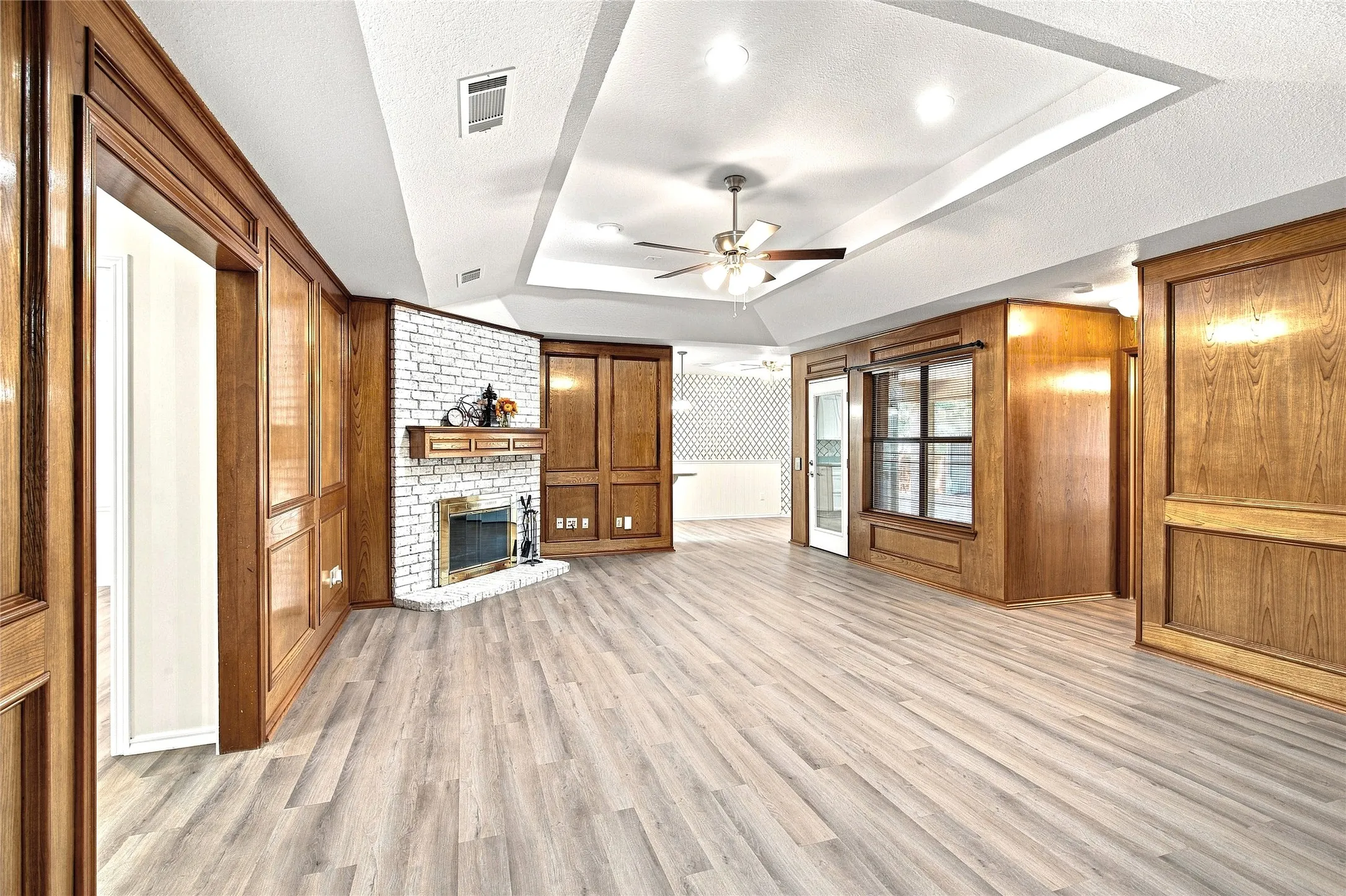 Single Family Residence For Sale in Johnson County , 244 Moore Road, Burleson, Texas 76028, 3 Bedroom, 2 Bathroom, Garage spaces, 2,334 Sqft, built in 1987, mls#21369974, Real Estate Agent in Burleson, Homes For Sale in Johnson county, Homes For Sale in Burleson, Realtor in Burleson Texas, Real Estate Brokerage Independent Realty Texas, Luminita Cordes Realtor