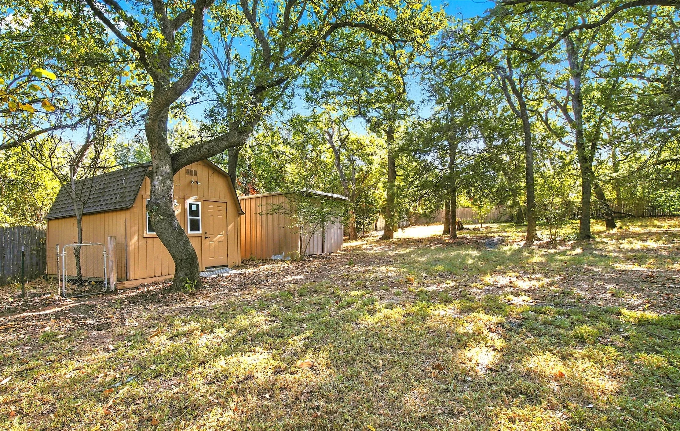 Single Family Residence For Sale in Johnson County , 244 Moore Road, Burleson, Texas 76028, 3 Bedroom, 2 Bathroom, Garage spaces, 2,334 Sqft, built in 1987, mls#21369974, Real Estate Agent in Burleson, Homes For Sale in Johnson county, Homes For Sale in Burleson, Realtor in Burleson Texas, Real Estate Brokerage Independent Realty Texas, Luminita Cordes Realtor