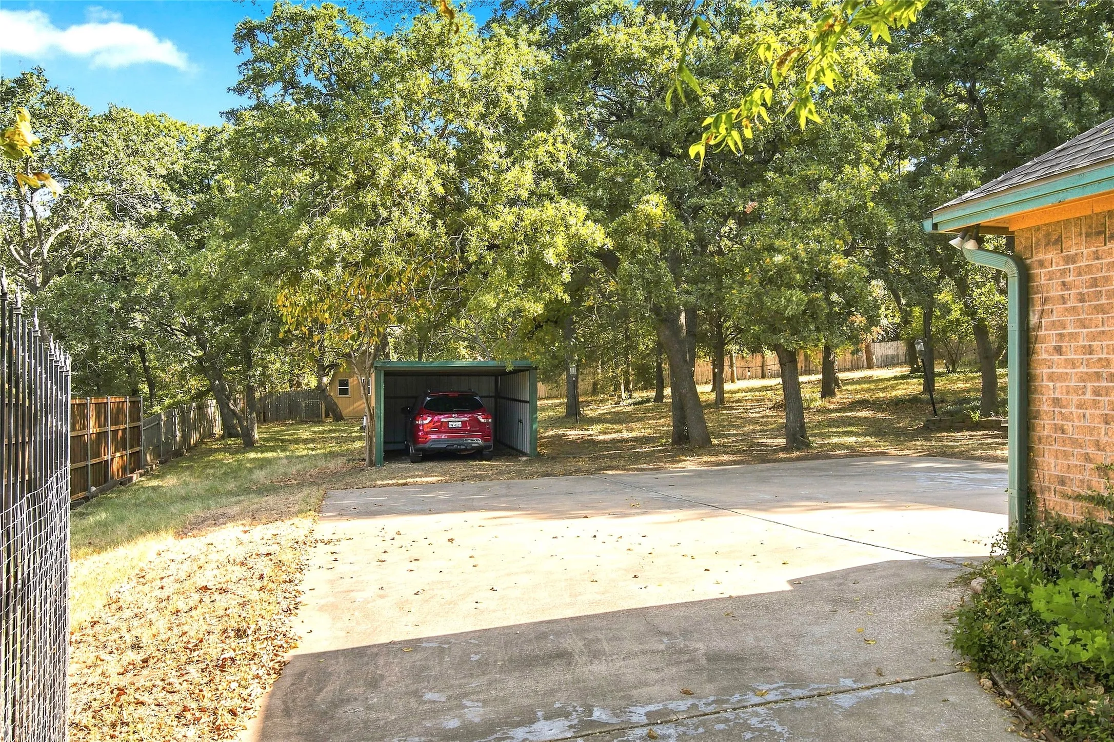 Single Family Residence For Sale in Johnson County , 244 Moore Road, Burleson, Texas 76028, 3 Bedroom, 2 Bathroom, Garage spaces, 2,334 Sqft, built in 1987, mls#21369974, Real Estate Agent in Burleson, Homes For Sale in Johnson county, Homes For Sale in Burleson, Realtor in Burleson Texas, Real Estate Brokerage Independent Realty Texas, Luminita Cordes Realtor