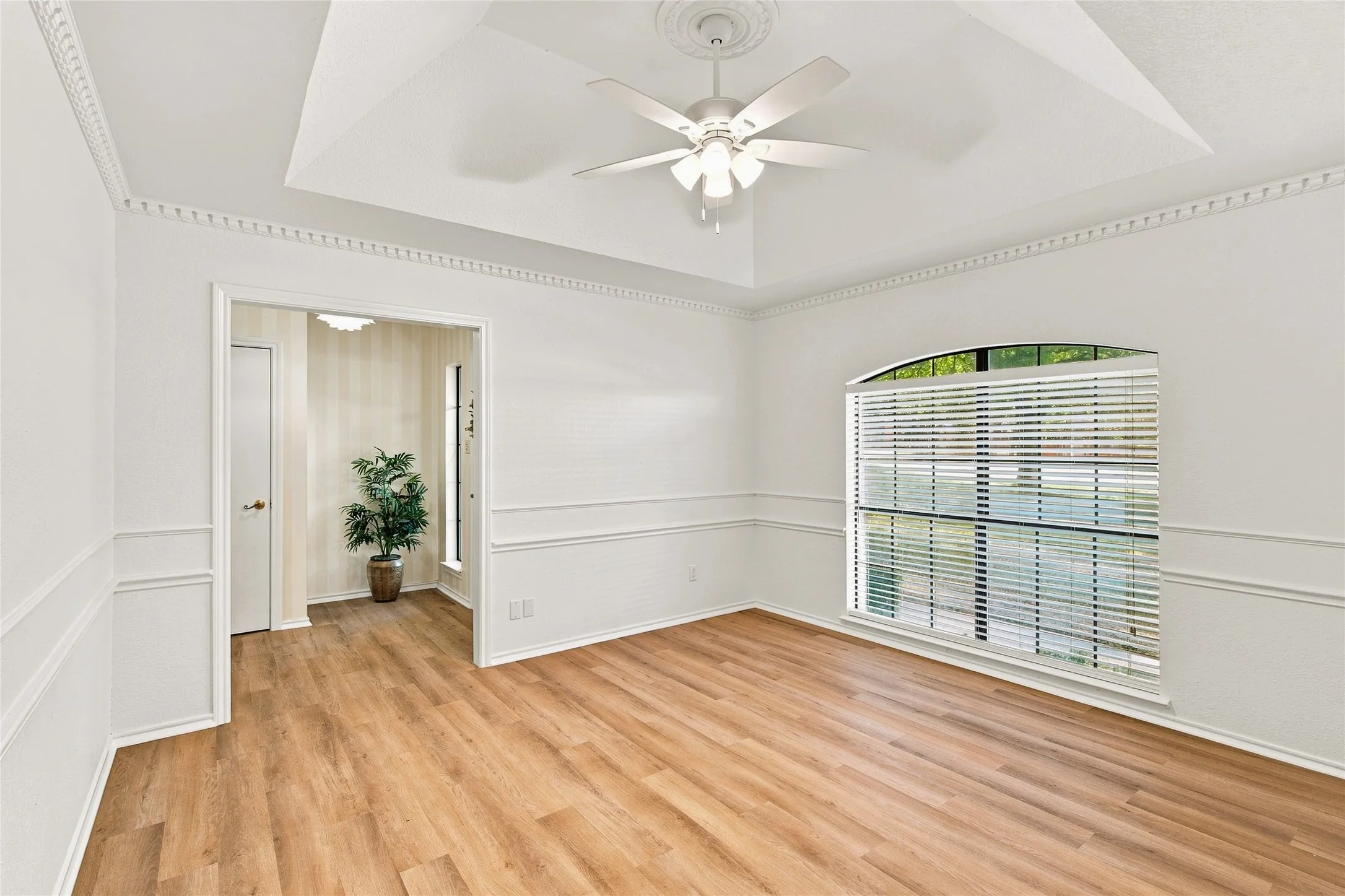 Single Family Residence For Sale in Johnson County , 244 Moore Road, Burleson, Texas 76028, 3 Bedroom, 2 Bathroom, Garage spaces, 2,334 Sqft, built in 1987, mls#21369974, Real Estate Agent in Burleson, Homes For Sale in Johnson county, Homes For Sale in Burleson, Realtor in Burleson Texas, Real Estate Brokerage Independent Realty Texas, Luminita Cordes Realtor