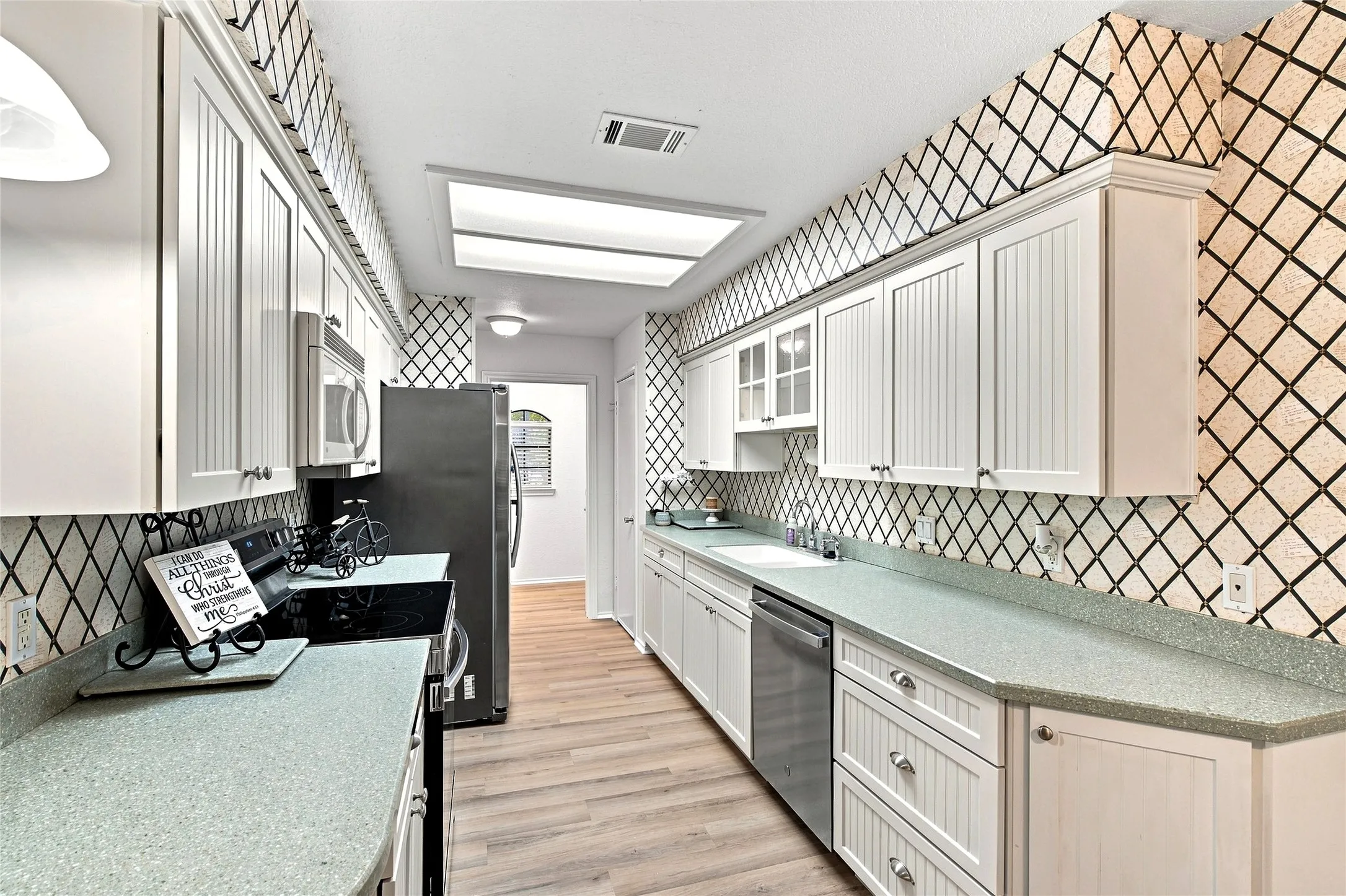 Single Family Residence For Sale in Johnson County , 244 Moore Road, Burleson, Texas 76028, 3 Bedroom, 2 Bathroom, Garage spaces, 2,334 Sqft, built in 1987, mls#21369974, Real Estate Agent in Burleson, Homes For Sale in Johnson county, Homes For Sale in Burleson, Realtor in Burleson Texas, Real Estate Brokerage Independent Realty Texas, Luminita Cordes Realtor