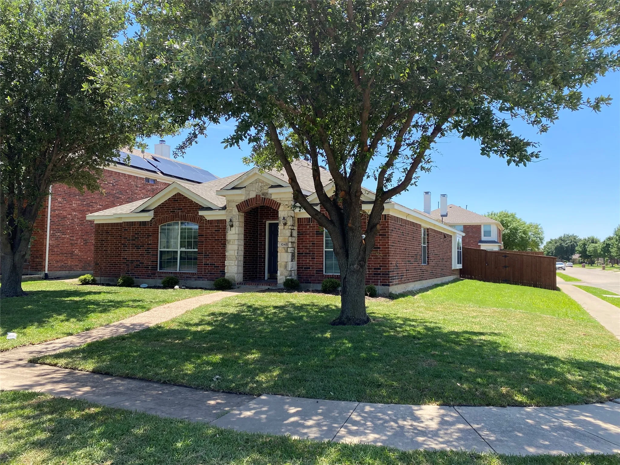 Single Family Residence For Rent in Denton County , 1045 Ducks Landing, Frisco, Texas 75033, 4 Bedroom, 2 Bathroom, 2 Garage spaces, 2,236 Sqft, built in 2002, mls#21370421, Real Estate Agent in Frisco, Homes For Rent in Denton county, Homes For Rent in Frisco, Realtor in Frisco Texas, Real Estate Brokerage Independent Realty Texas, Luminita Cordes Realtor