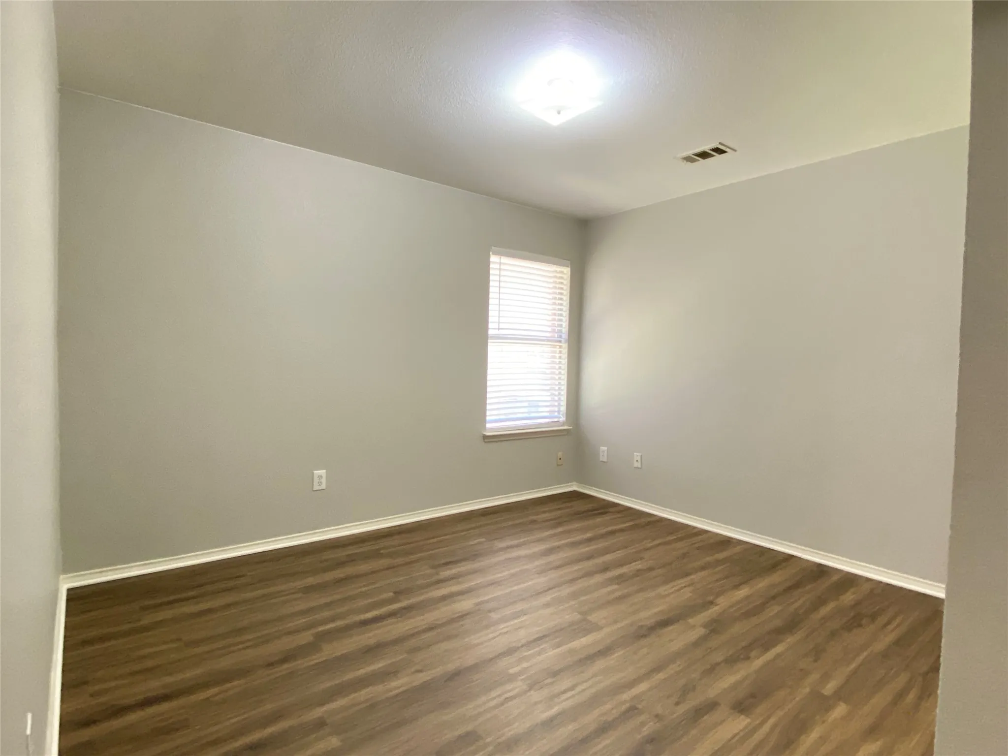 Single Family Residence For Rent in Denton County , 1045 Ducks Landing, Frisco, Texas 75033, 4 Bedroom, 2 Bathroom, 2 Garage spaces, 2,236 Sqft, built in 2002, mls#21370421, Real Estate Agent in Frisco, Homes For Rent in Denton county, Homes For Rent in Frisco, Realtor in Frisco Texas, Real Estate Brokerage Independent Realty Texas, Luminita Cordes Realtor