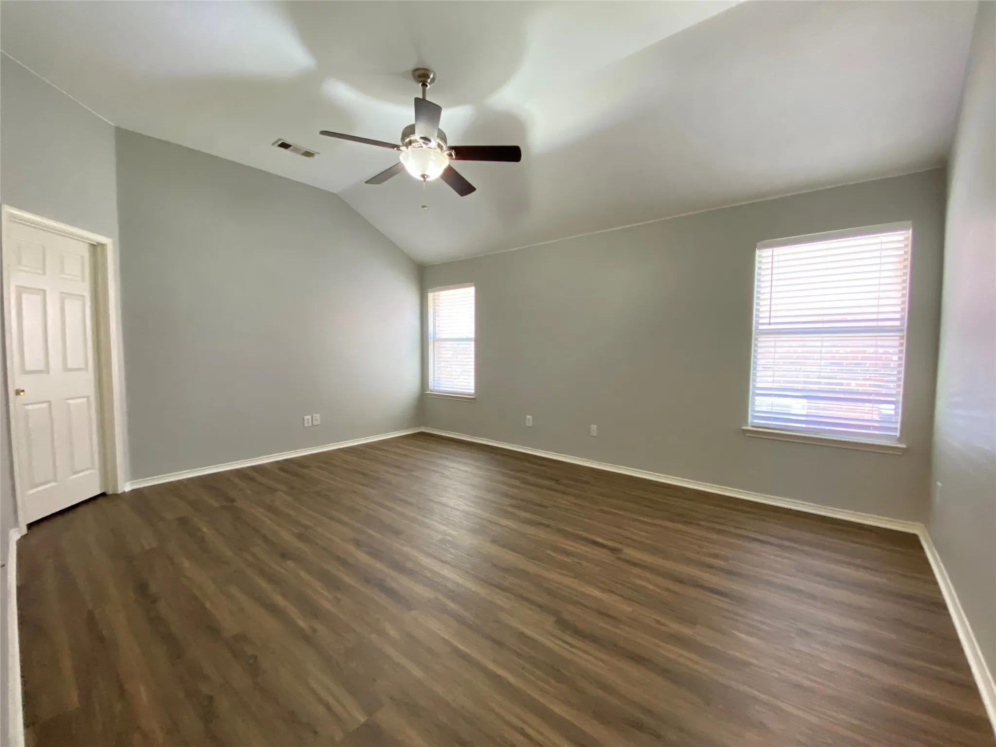 Single Family Residence For Rent in Denton County , 1045 Ducks Landing, Frisco, Texas 75033, 4 Bedroom, 2 Bathroom, 2 Garage spaces, 2,236 Sqft, built in 2002, mls#21370421, Real Estate Agent in Frisco, Homes For Rent in Denton county, Homes For Rent in Frisco, Realtor in Frisco Texas, Real Estate Brokerage Independent Realty Texas, Luminita Cordes Realtor