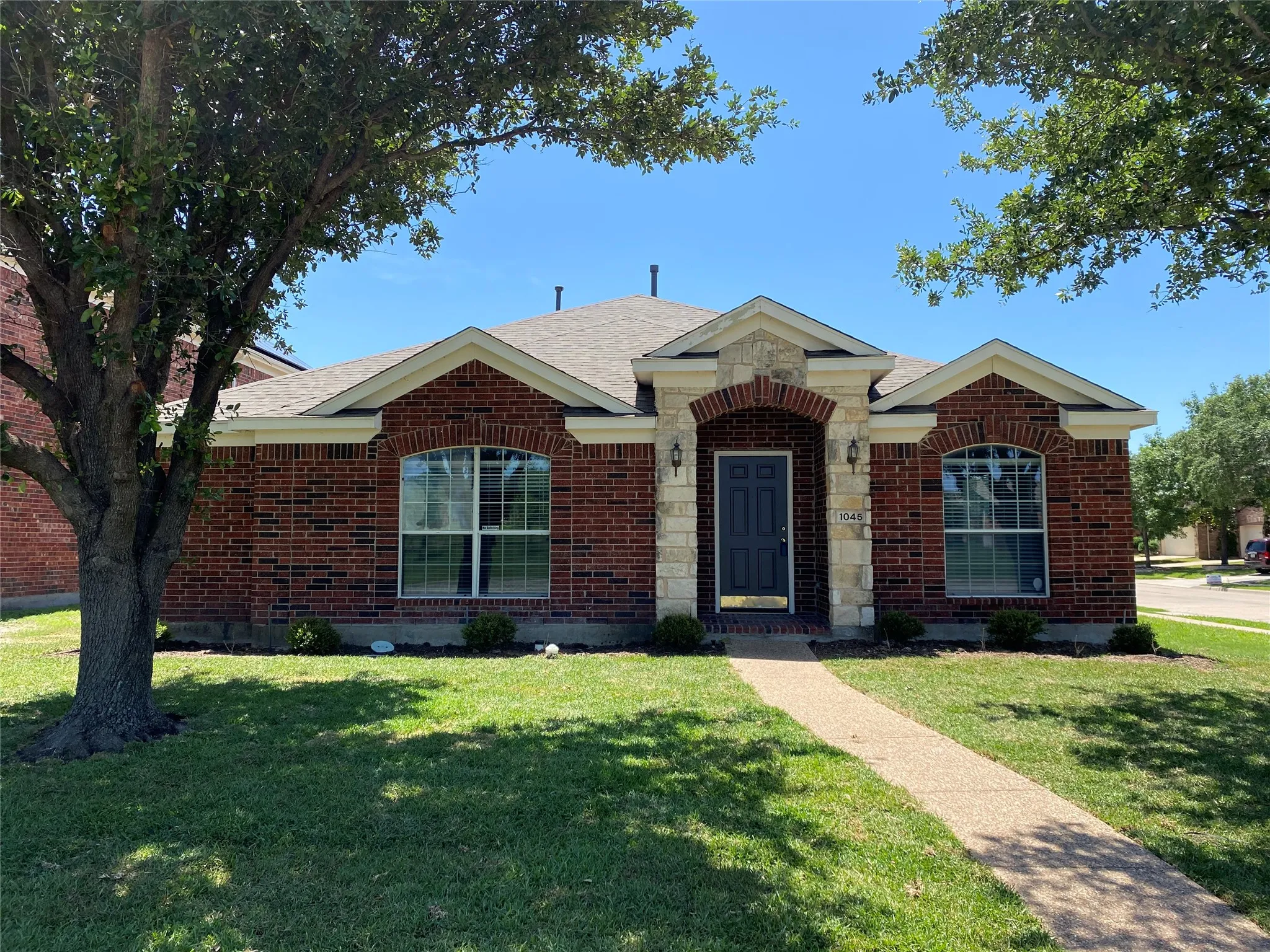 Single Family Residence For Rent in Denton County , 1045 Ducks Landing, Frisco, Texas 75033, 4 Bedroom, 2 Bathroom, 2 Garage spaces, 2,236 Sqft, built in 2002, mls#21370421, Real Estate Agent in Frisco, Homes For Rent in Denton county, Homes For Rent in Frisco, Realtor in Frisco Texas, Real Estate Brokerage Independent Realty Texas, Luminita Cordes Realtor