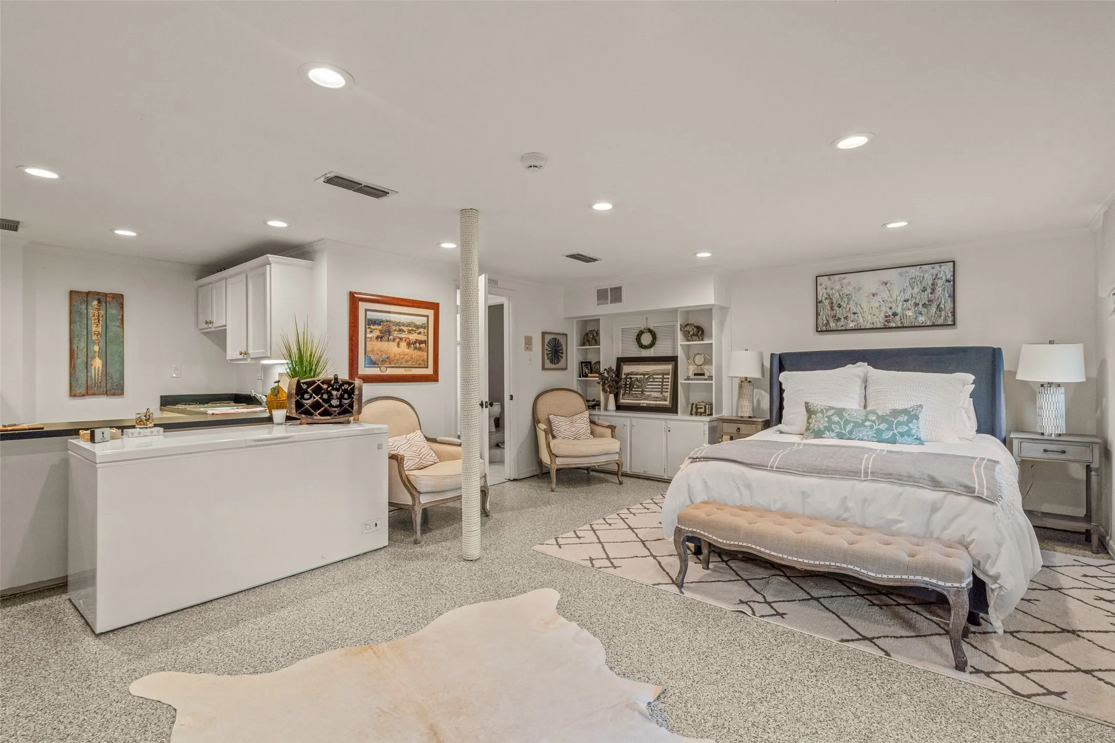 Single Family Residence For Sale in Tarrant County , 5849 Merrymount Road, Westover Hills, Texas 76107, 5 Bedroom, 5 Bathroom, Garage spaces, 5,929 Sqft, built in 1950, mls#21370023, Real Estate Agent in Westover Hills, Homes For Sale in Tarrant county, Homes For Sale in Westover Hills, Realtor in Westover Hills Texas, Real Estate Brokerage Independent Realty Texas, Luminita Cordes Realtor