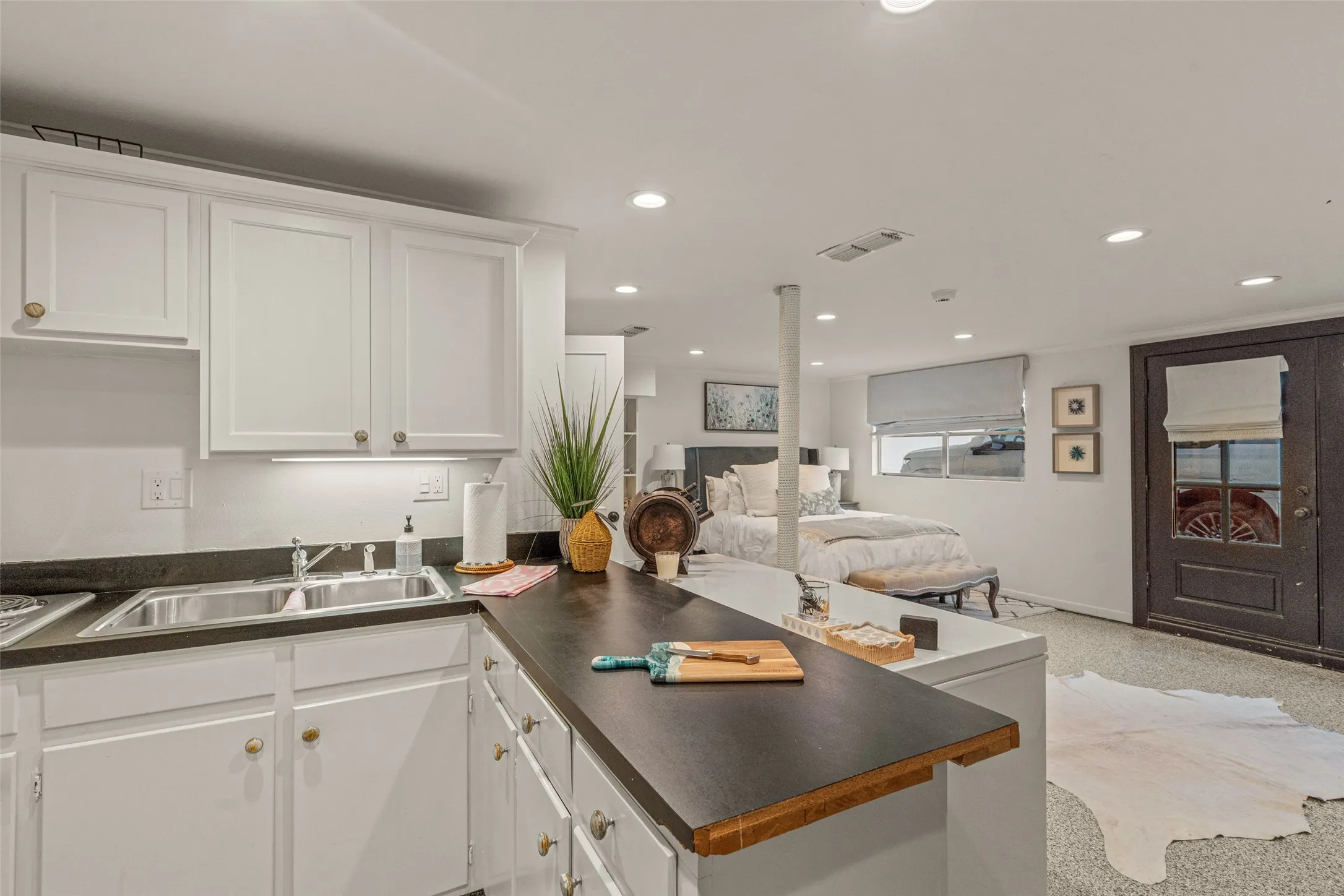Single Family Residence For Sale in Tarrant County , 5849 Merrymount Road, Westover Hills, Texas 76107, 5 Bedroom, 5 Bathroom, Garage spaces, 5,929 Sqft, built in 1950, mls#21370023, Real Estate Agent in Westover Hills, Homes For Sale in Tarrant county, Homes For Sale in Westover Hills, Realtor in Westover Hills Texas, Real Estate Brokerage Independent Realty Texas, Luminita Cordes Realtor