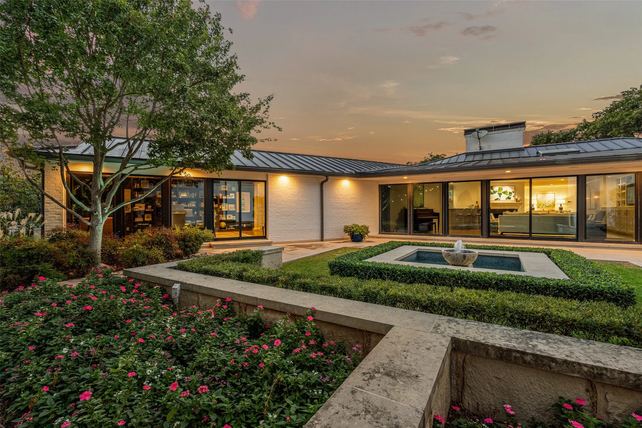 Single Family Residence For Sale in Tarrant County , 5849 Merrymount Road, Westover Hills, Texas 76107, 5 Bedroom, 5 Bathroom, Garage spaces, 5,929 Sqft, built in 1950, mls#21370023, Real Estate Agent in Westover Hills, Homes For Sale in Tarrant county, Homes For Sale in Westover Hills, Realtor in Westover Hills Texas, Real Estate Brokerage Independent Realty Texas, Luminita Cordes Realtor