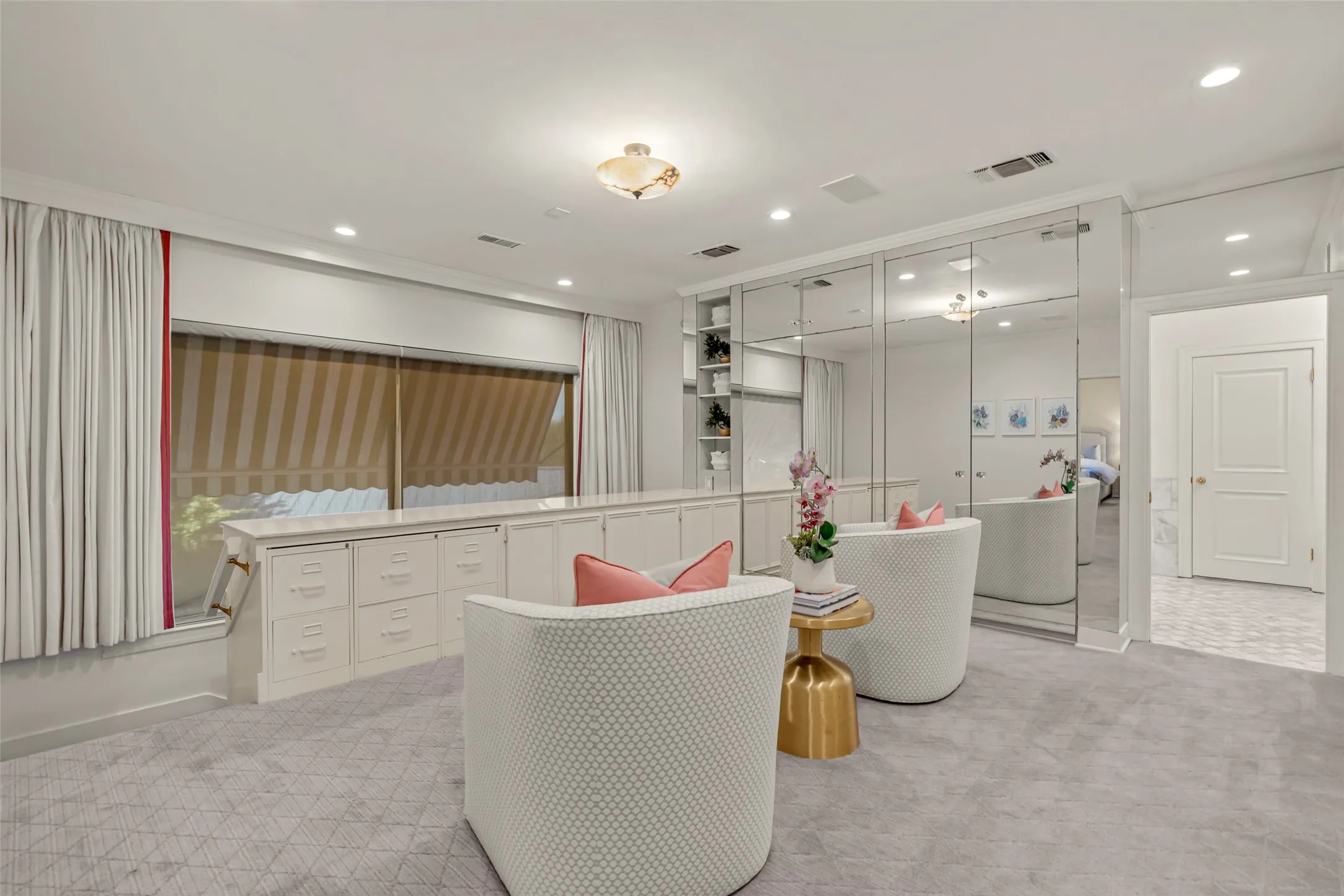 Single Family Residence For Sale in Tarrant County , 5849 Merrymount Road, Westover Hills, Texas 76107, 5 Bedroom, 5 Bathroom, Garage spaces, 5,929 Sqft, built in 1950, mls#21370023, Real Estate Agent in Westover Hills, Homes For Sale in Tarrant county, Homes For Sale in Westover Hills, Realtor in Westover Hills Texas, Real Estate Brokerage Independent Realty Texas, Luminita Cordes Realtor