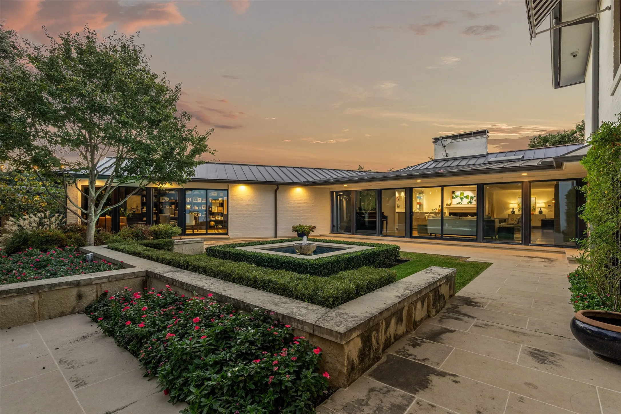Single Family Residence For Sale in Tarrant County , 5849 Merrymount Road, Westover Hills, Texas 76107, 5 Bedroom, 5 Bathroom, Garage spaces, 5,929 Sqft, built in 1950, mls#21370023, Real Estate Agent in Westover Hills, Homes For Sale in Tarrant county, Homes For Sale in Westover Hills, Realtor in Westover Hills Texas, Real Estate Brokerage Independent Realty Texas, Luminita Cordes Realtor