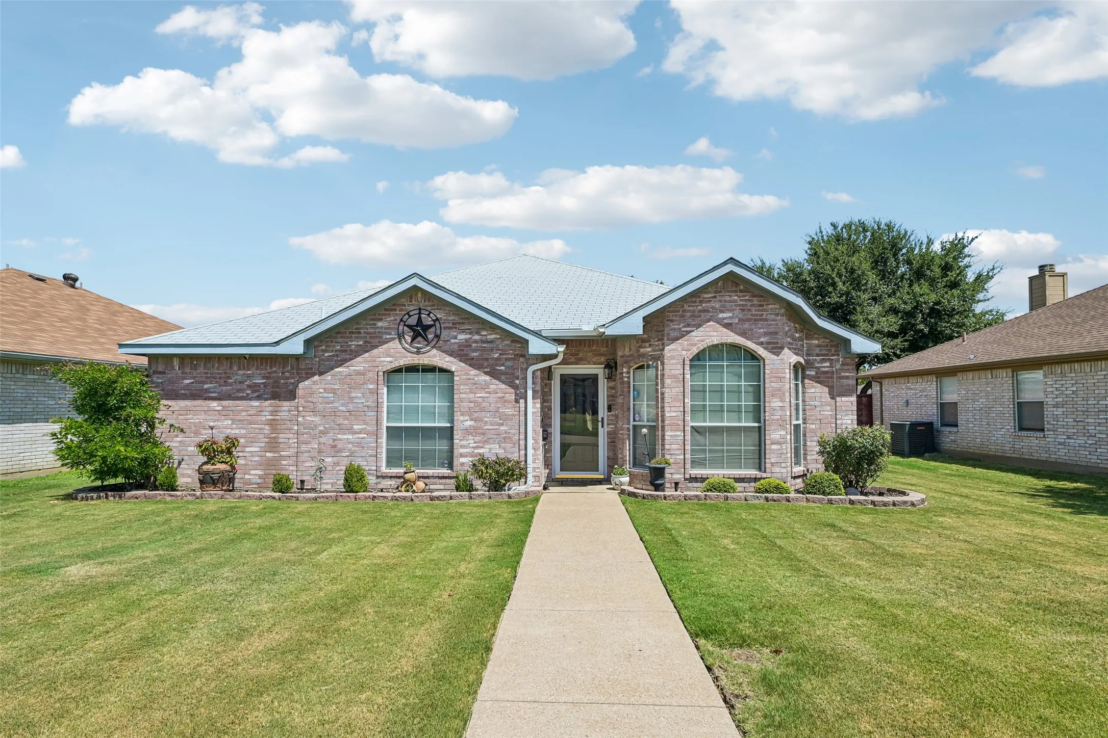 Single Family Residence For Sale in Dallas County , 3209 Welch Lane, Sachse, Texas 75048, 3 Bedroom, 2 Bathroom, 2 Garage spaces, 1,526 Sqft, built in 1998, mls#21363875, Real Estate Agent in Sachse, Homes For Sale in Dallas county, Homes For Sale in Sachse, Realtor in Sachse Texas, Real Estate Brokerage Independent Realty Texas, Luminita Cordes Realtor