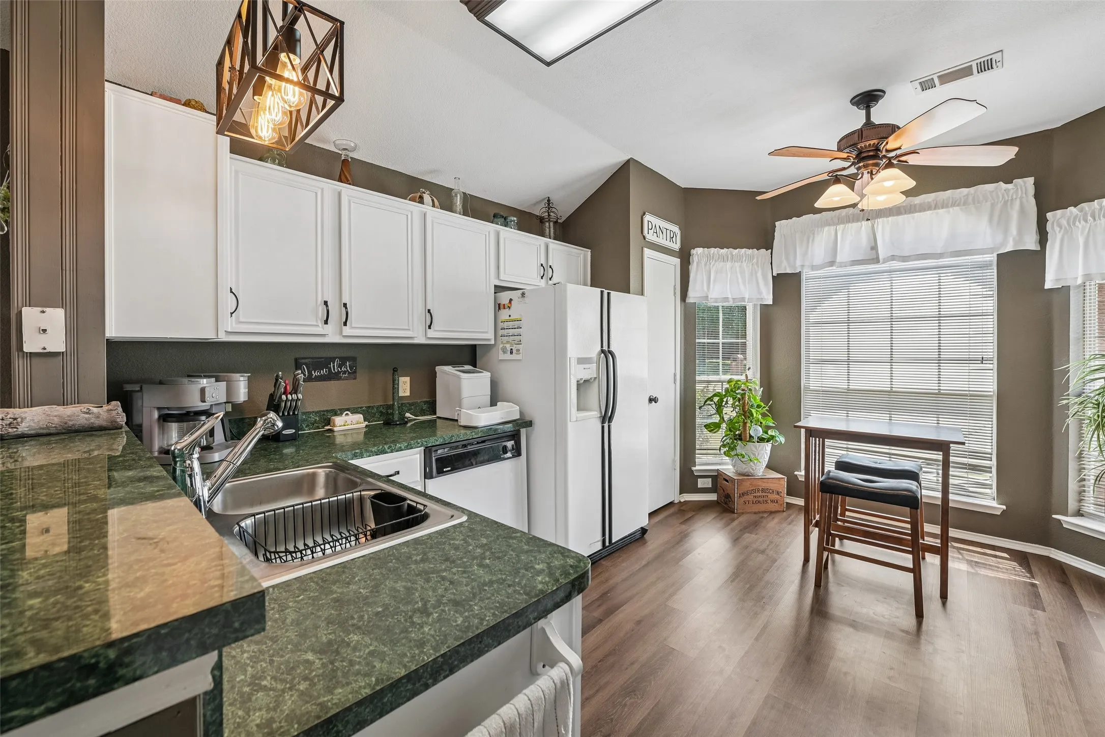 Single Family Residence For Sale in Dallas County , 3209 Welch Lane, Sachse, Texas 75048, 3 Bedroom, 2 Bathroom, 2 Garage spaces, 1,526 Sqft, built in 1998, mls#21363875, Real Estate Agent in Sachse, Homes For Sale in Dallas county, Homes For Sale in Sachse, Realtor in Sachse Texas, Real Estate Brokerage Independent Realty Texas, Luminita Cordes Realtor