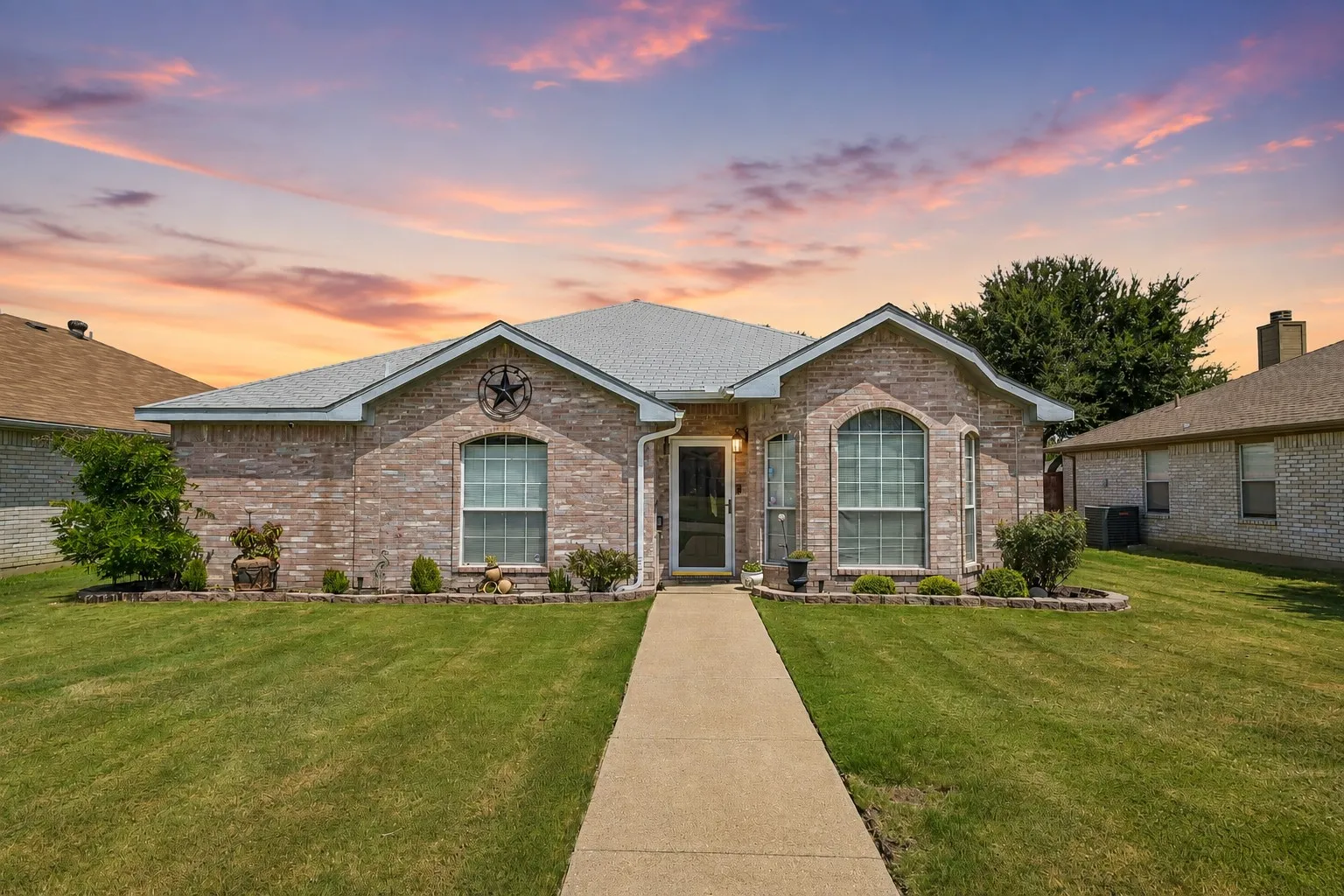 Single Family Residence For Sale in Dallas County , 3209 Welch Lane, Sachse, Texas 75048, 3 Bedroom, 2 Bathroom, 2 Garage spaces, 1,526 Sqft, built in 1998, mls#21363875, Real Estate Agent in Sachse, Homes For Sale in Dallas county, Homes For Sale in Sachse, Realtor in Sachse Texas, Real Estate Brokerage Independent Realty Texas, Luminita Cordes Realtor
