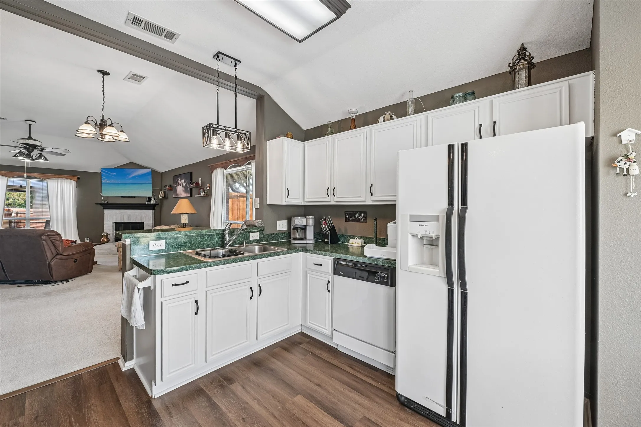 Single Family Residence For Sale in Dallas County , 3209 Welch Lane, Sachse, Texas 75048, 3 Bedroom, 2 Bathroom, 2 Garage spaces, 1,526 Sqft, built in 1998, mls#21363875, Real Estate Agent in Sachse, Homes For Sale in Dallas county, Homes For Sale in Sachse, Realtor in Sachse Texas, Real Estate Brokerage Independent Realty Texas, Luminita Cordes Realtor