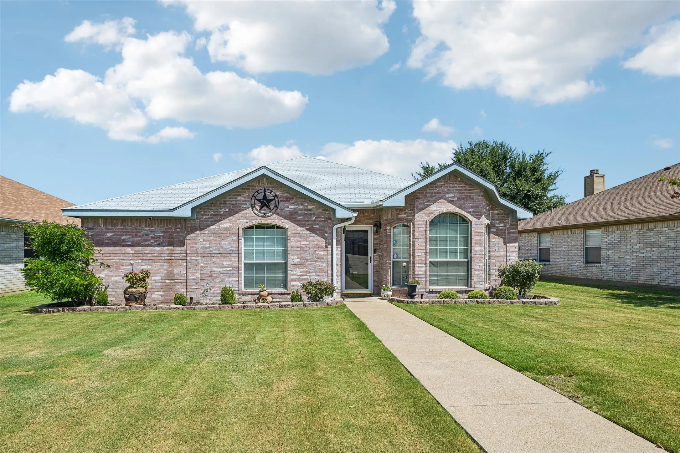 Single Family Residence For Sale in Dallas County , 3209 Welch Lane, Sachse, Texas 75048, 3 Bedroom, 2 Bathroom, 2 Garage spaces, 1,526 Sqft, built in 1998, mls#21363875, Real Estate Agent in Sachse, Homes For Sale in Dallas county, Homes For Sale in Sachse, Realtor in Sachse Texas, Real Estate Brokerage Independent Realty Texas, Luminita Cordes Realtor