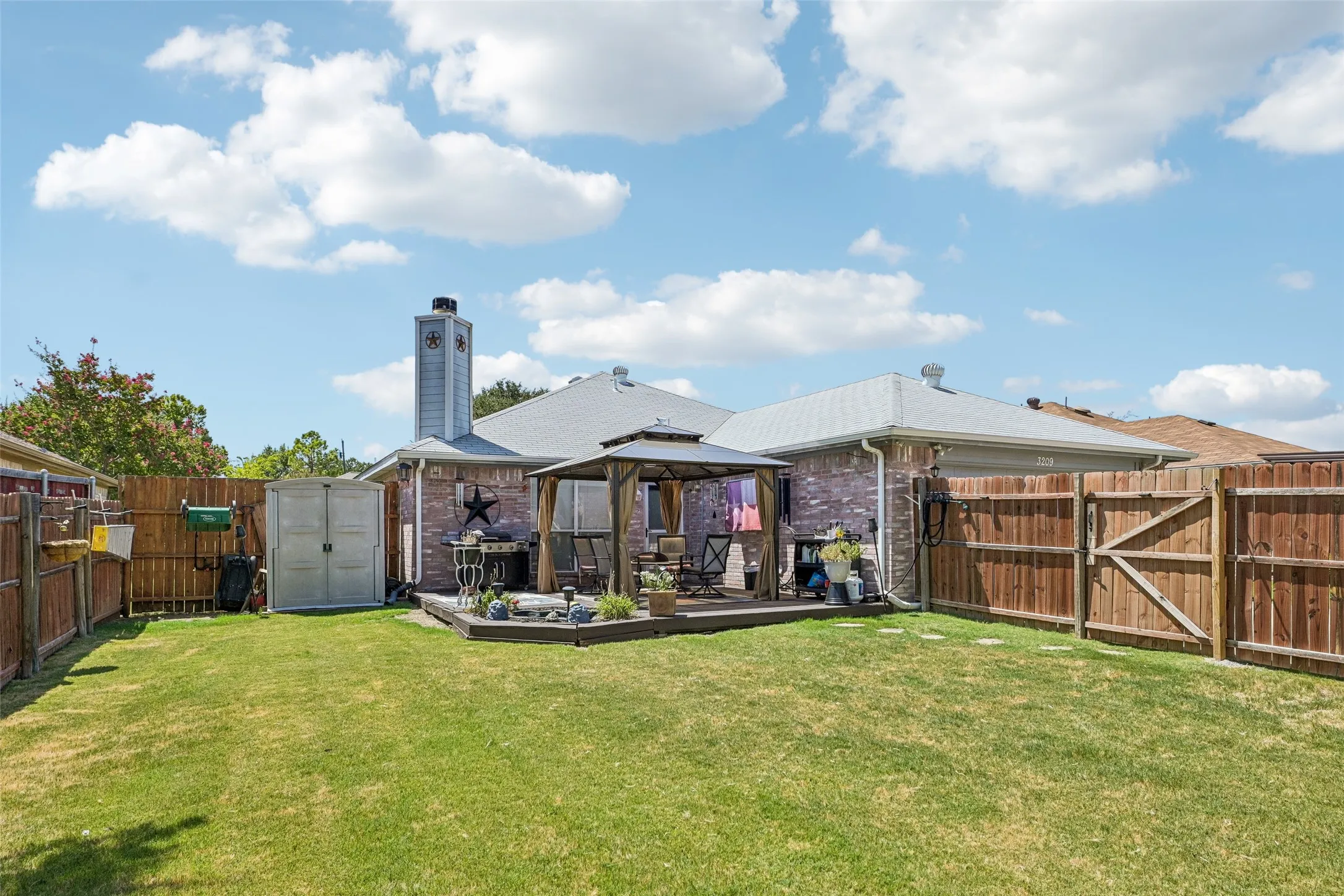 Single Family Residence For Sale in Dallas County , 3209 Welch Lane, Sachse, Texas 75048, 3 Bedroom, 2 Bathroom, 2 Garage spaces, 1,526 Sqft, built in 1998, mls#21363875, Real Estate Agent in Sachse, Homes For Sale in Dallas county, Homes For Sale in Sachse, Realtor in Sachse Texas, Real Estate Brokerage Independent Realty Texas, Luminita Cordes Realtor