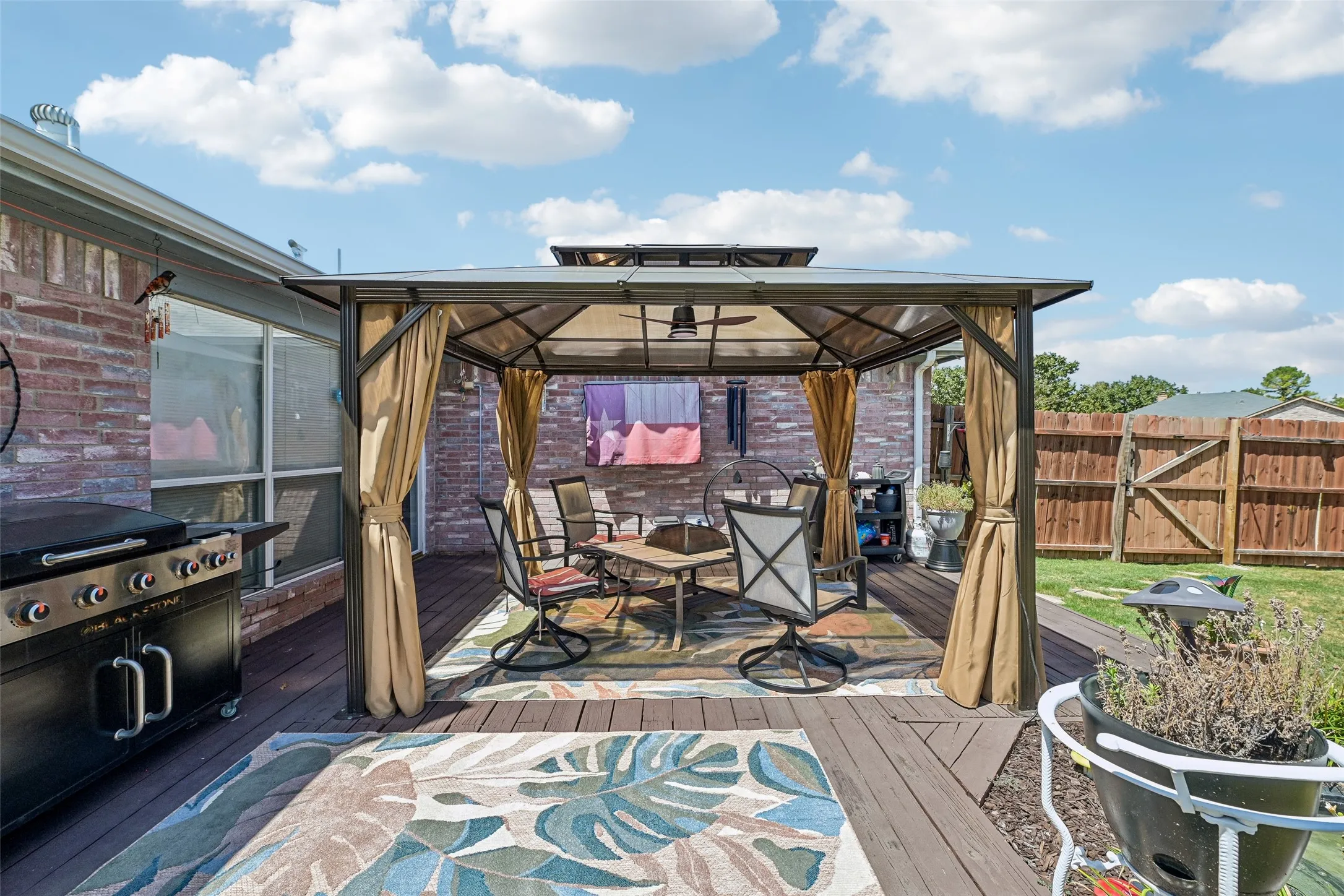 Single Family Residence For Sale in Dallas County , 3209 Welch Lane, Sachse, Texas 75048, 3 Bedroom, 2 Bathroom, 2 Garage spaces, 1,526 Sqft, built in 1998, mls#21363875, Real Estate Agent in Sachse, Homes For Sale in Dallas county, Homes For Sale in Sachse, Realtor in Sachse Texas, Real Estate Brokerage Independent Realty Texas, Luminita Cordes Realtor