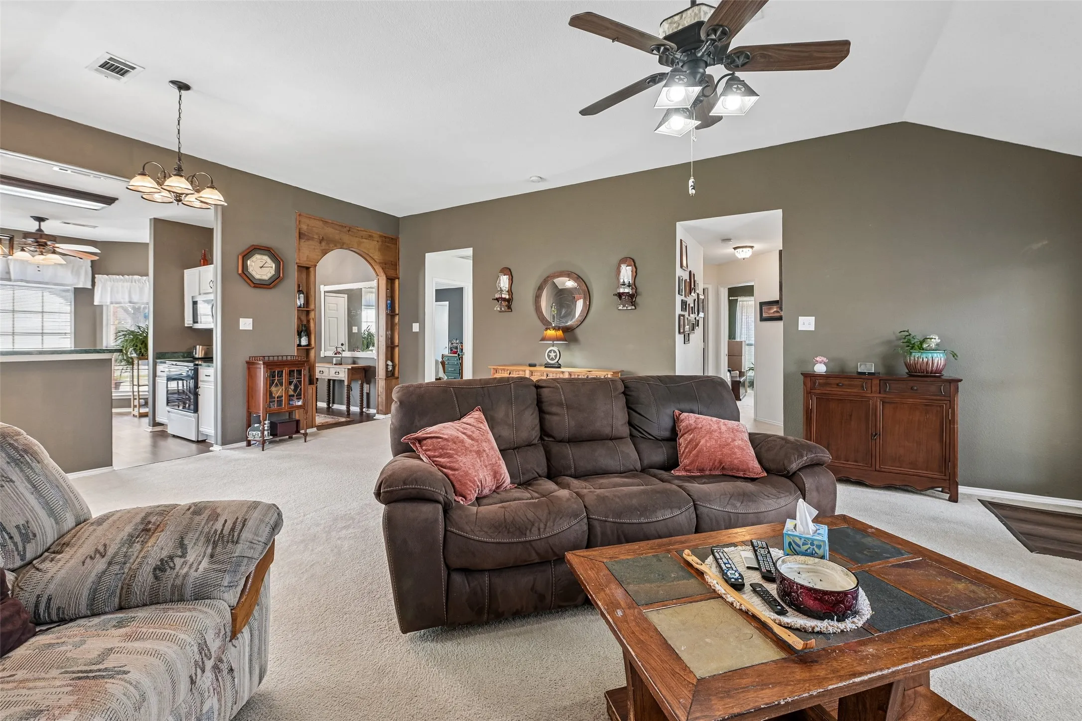Single Family Residence For Sale in Dallas County , 3209 Welch Lane, Sachse, Texas 75048, 3 Bedroom, 2 Bathroom, 2 Garage spaces, 1,526 Sqft, built in 1998, mls#21363875, Real Estate Agent in Sachse, Homes For Sale in Dallas county, Homes For Sale in Sachse, Realtor in Sachse Texas, Real Estate Brokerage Independent Realty Texas, Luminita Cordes Realtor