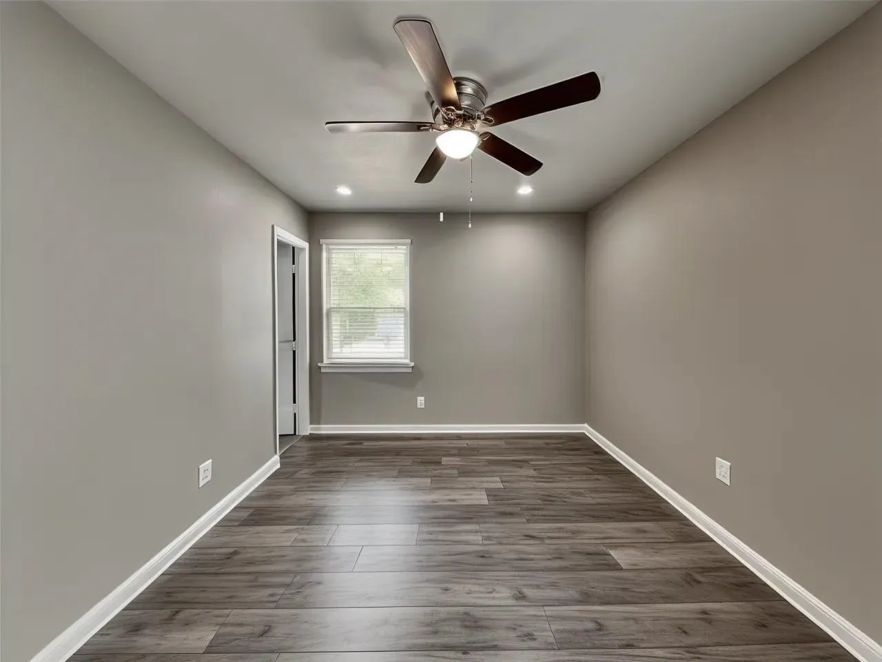 Single Family Residence For Rent in Dallas County , 14036 Stardust Lane, Farmers Branch, Texas 75234, 3 Bedroom, 2 Bathroom, Garage spaces, 1,716 Sqft, built in 1957, mls#21370450, Real Estate Agent in Farmers Branch, Homes For Rent in Dallas county, Homes For Rent in Farmers Branch, Realtor in Farmers Branch Texas, Real Estate Brokerage Independent Realty Texas, Luminita Cordes Realtor