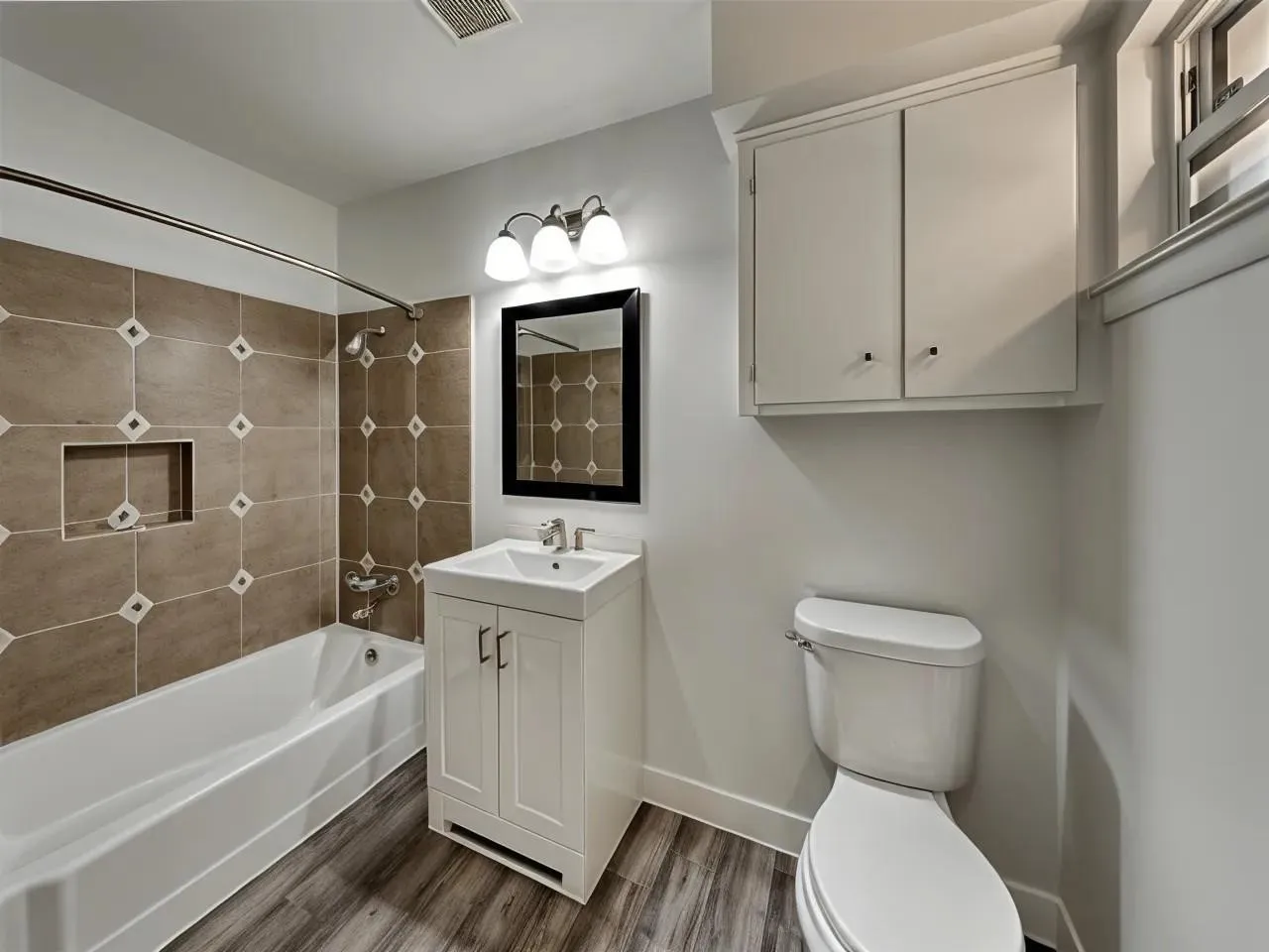 Single Family Residence For Rent in Dallas County , 14036 Stardust Lane, Farmers Branch, Texas 75234, 3 Bedroom, 2 Bathroom, Garage spaces, 1,716 Sqft, built in 1957, mls#21370450, Real Estate Agent in Farmers Branch, Homes For Rent in Dallas county, Homes For Rent in Farmers Branch, Realtor in Farmers Branch Texas, Real Estate Brokerage Independent Realty Texas, Luminita Cordes Realtor