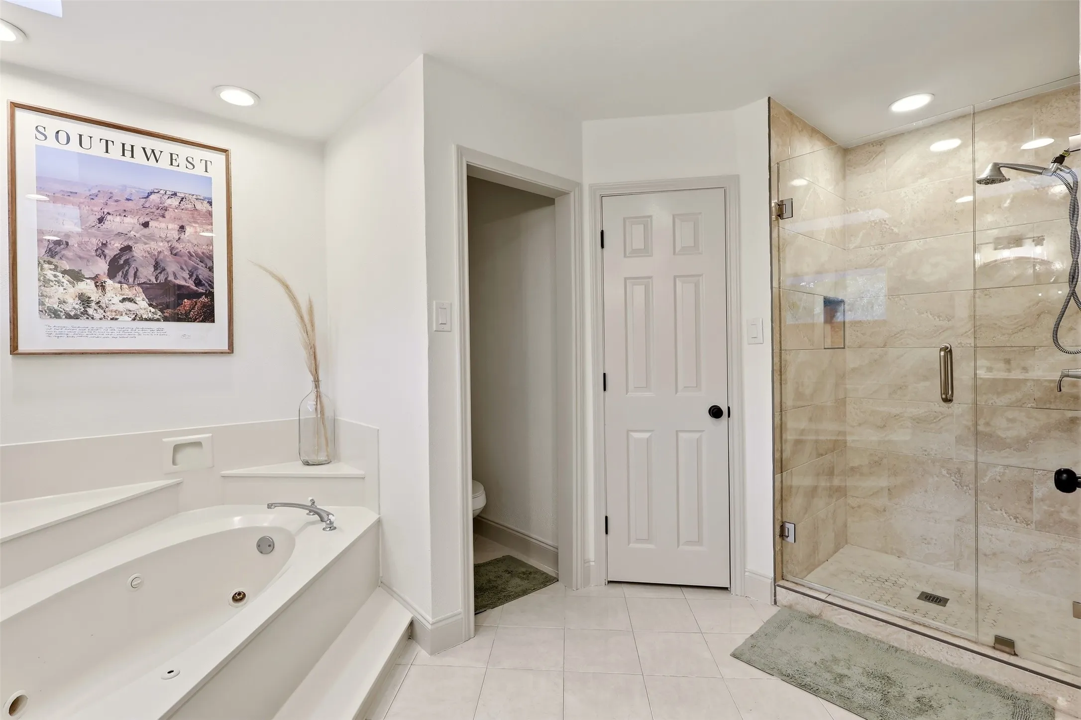 Single Family Residence For Sale in Rockwall County , 1613 Bay Crest Trail, Heath, Texas 75032, 4 Bedroom, 4 Bathroom, 2 Garage spaces, 3,041 Sqft, built in 1987, mls#21368728, Real Estate Agent in Heath, Homes For Sale in Rockwall county, Homes For Sale in Heath, Realtor in Heath Texas, Real Estate Brokerage Independent Realty Texas, Luminita Cordes Realtor