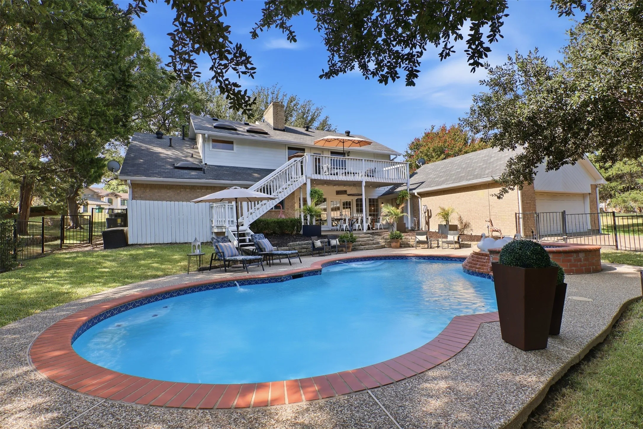 Single Family Residence For Sale in Rockwall County , 1613 Bay Crest Trail, Heath, Texas 75032, 4 Bedroom, 4 Bathroom, 2 Garage spaces, 3,041 Sqft, built in 1987, mls#21368728, Real Estate Agent in Heath, Homes For Sale in Rockwall county, Homes For Sale in Heath, Realtor in Heath Texas, Real Estate Brokerage Independent Realty Texas, Luminita Cordes Realtor