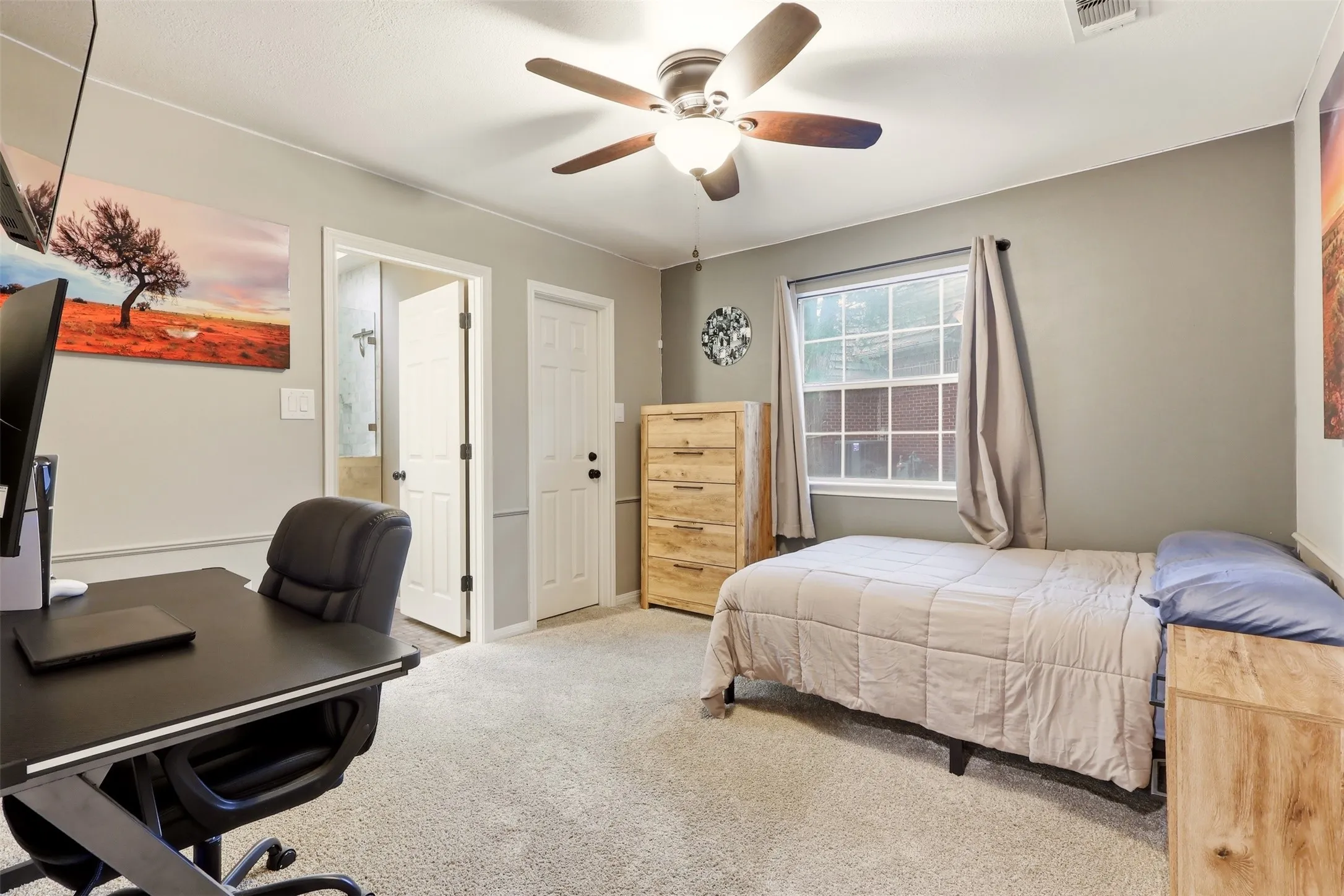 Single Family Residence For Sale in Rockwall County , 1613 Bay Crest Trail, Heath, Texas 75032, 4 Bedroom, 4 Bathroom, 2 Garage spaces, 3,041 Sqft, built in 1987, mls#21368728, Real Estate Agent in Heath, Homes For Sale in Rockwall county, Homes For Sale in Heath, Realtor in Heath Texas, Real Estate Brokerage Independent Realty Texas, Luminita Cordes Realtor