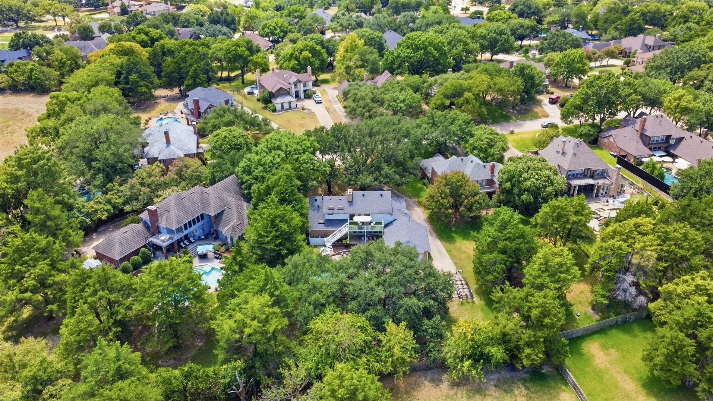 Single Family Residence For Sale in Rockwall County , 1613 Bay Crest Trail, Heath, Texas 75032, 4 Bedroom, 4 Bathroom, 2 Garage spaces, 3,041 Sqft, built in 1987, mls#21368728, Real Estate Agent in Heath, Homes For Sale in Rockwall county, Homes For Sale in Heath, Realtor in Heath Texas, Real Estate Brokerage Independent Realty Texas, Luminita Cordes Realtor