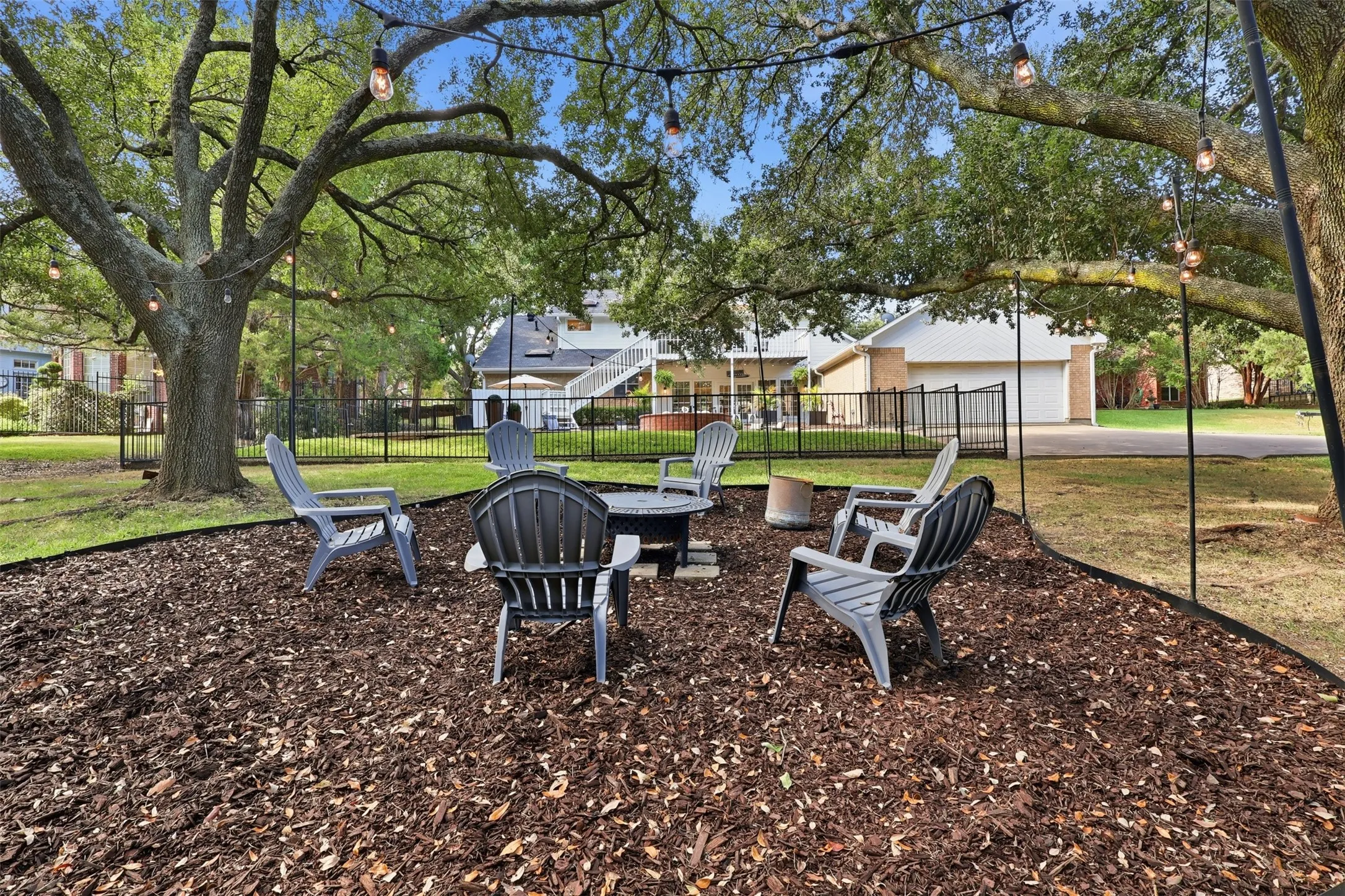 Single Family Residence For Sale in Rockwall County , 1613 Bay Crest Trail, Heath, Texas 75032, 4 Bedroom, 4 Bathroom, 2 Garage spaces, 3,041 Sqft, built in 1987, mls#21368728, Real Estate Agent in Heath, Homes For Sale in Rockwall county, Homes For Sale in Heath, Realtor in Heath Texas, Real Estate Brokerage Independent Realty Texas, Luminita Cordes Realtor