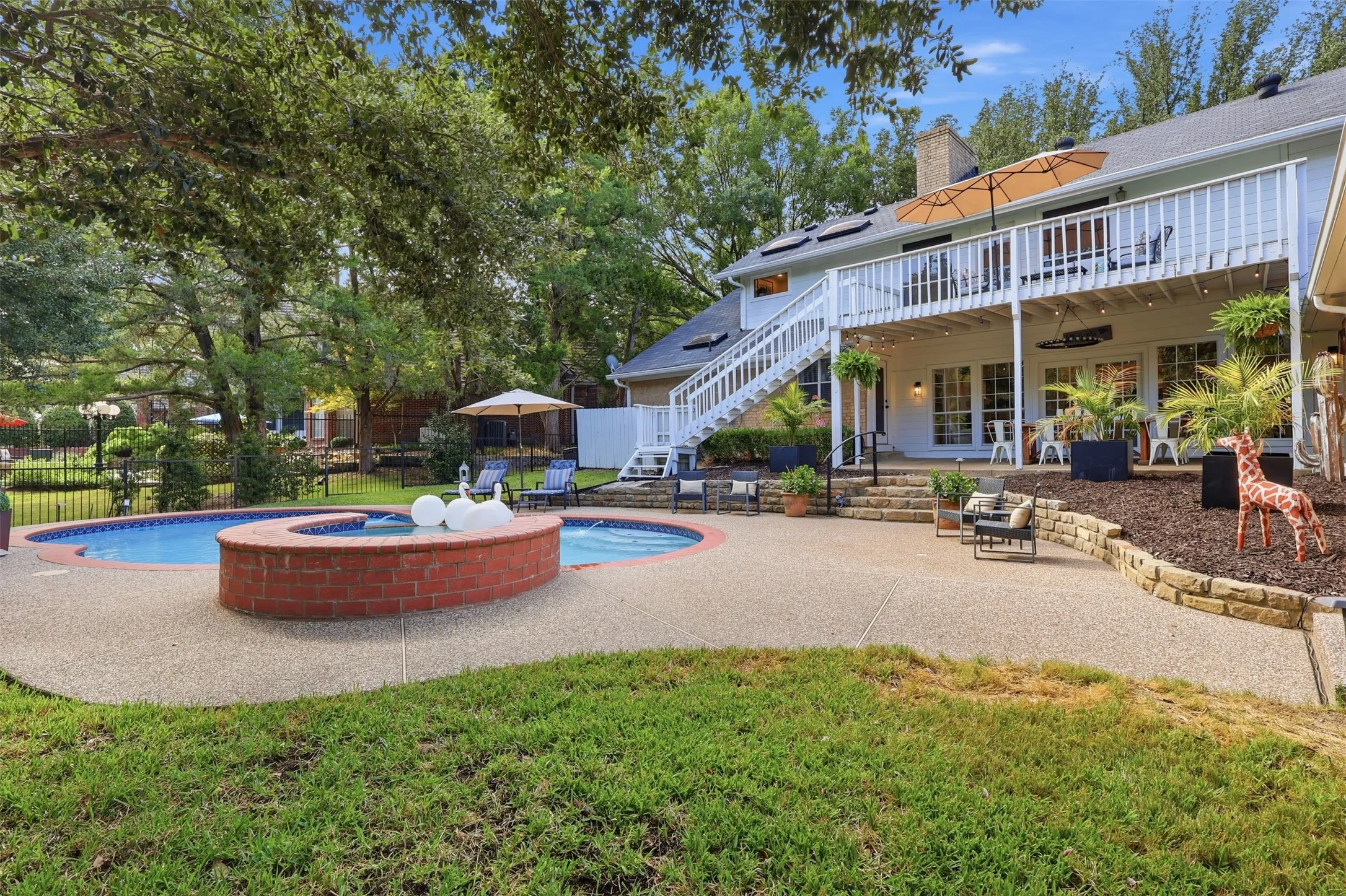 Single Family Residence For Sale in Rockwall County , 1613 Bay Crest Trail, Heath, Texas 75032, 4 Bedroom, 4 Bathroom, 2 Garage spaces, 3,041 Sqft, built in 1987, mls#21368728, Real Estate Agent in Heath, Homes For Sale in Rockwall county, Homes For Sale in Heath, Realtor in Heath Texas, Real Estate Brokerage Independent Realty Texas, Luminita Cordes Realtor